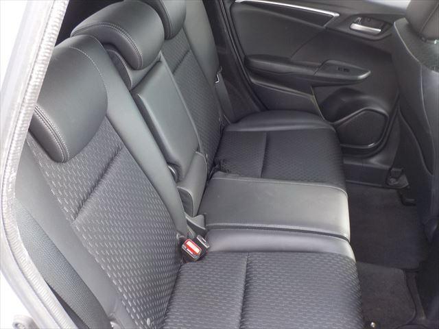 
Honda Fit Silver 2014 full									