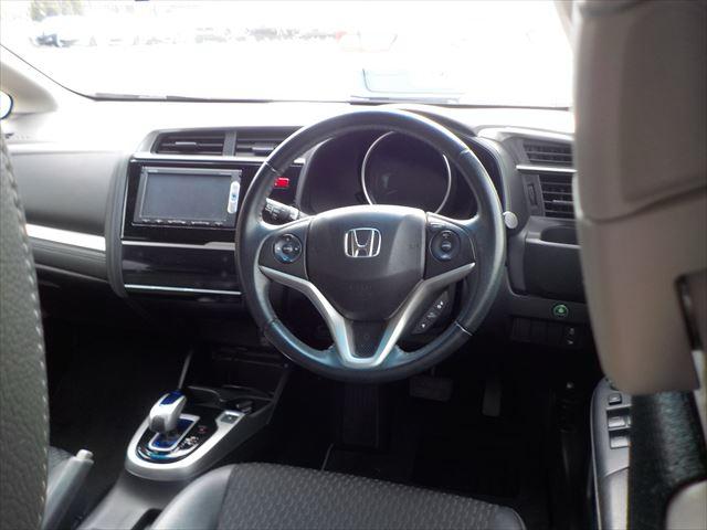 
Honda Fit Silver 2014 full									