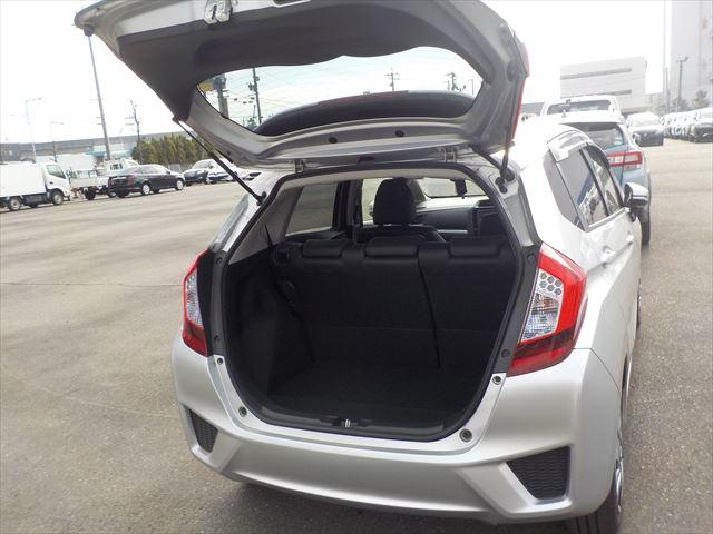 
Honda Fit Silver 2014 full									