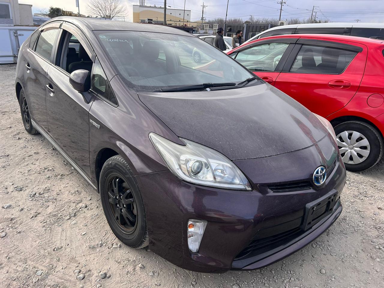 
Toyota Prius Plus Purple full									