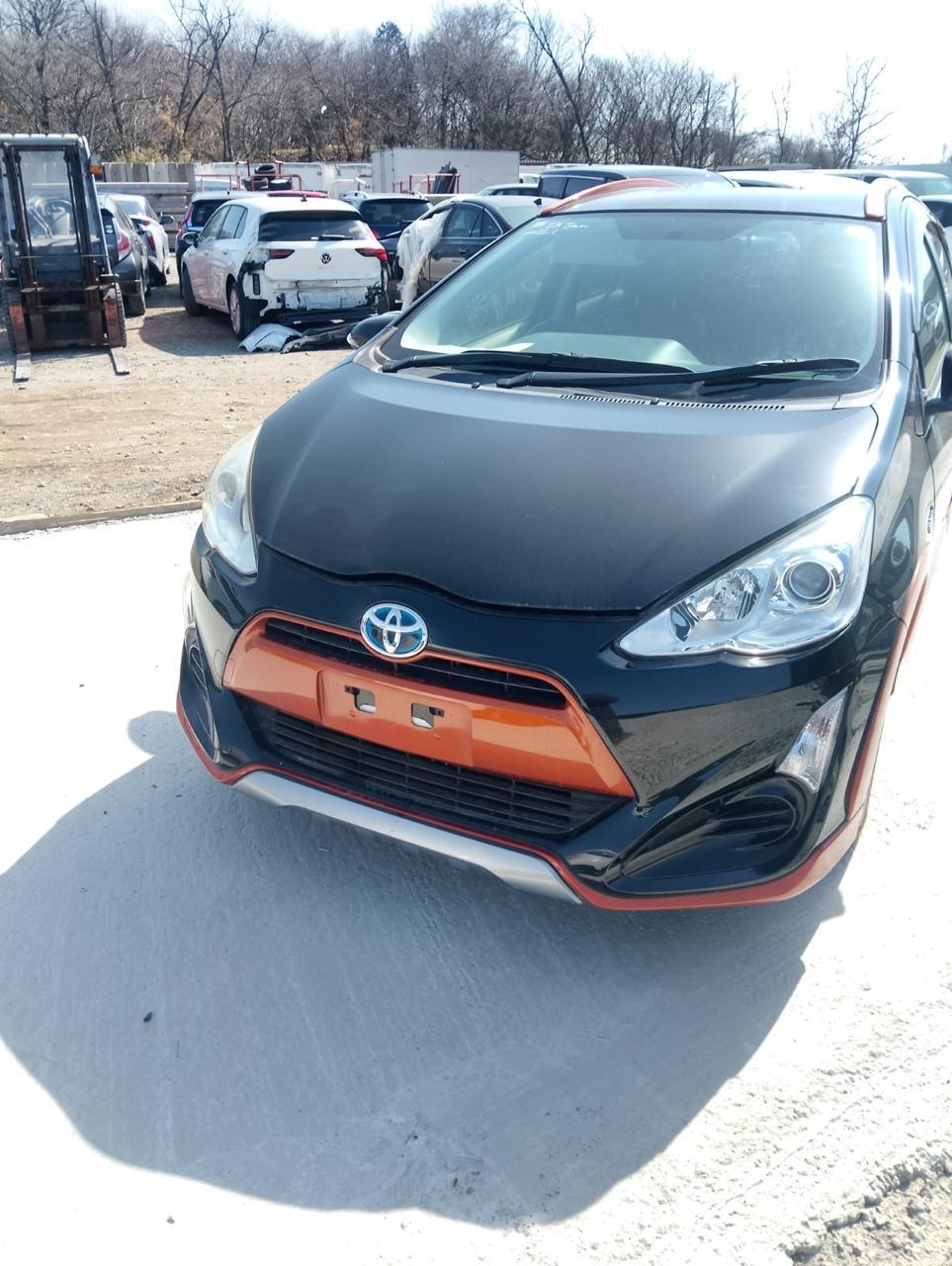 
Toyota Aqua Crossover full									