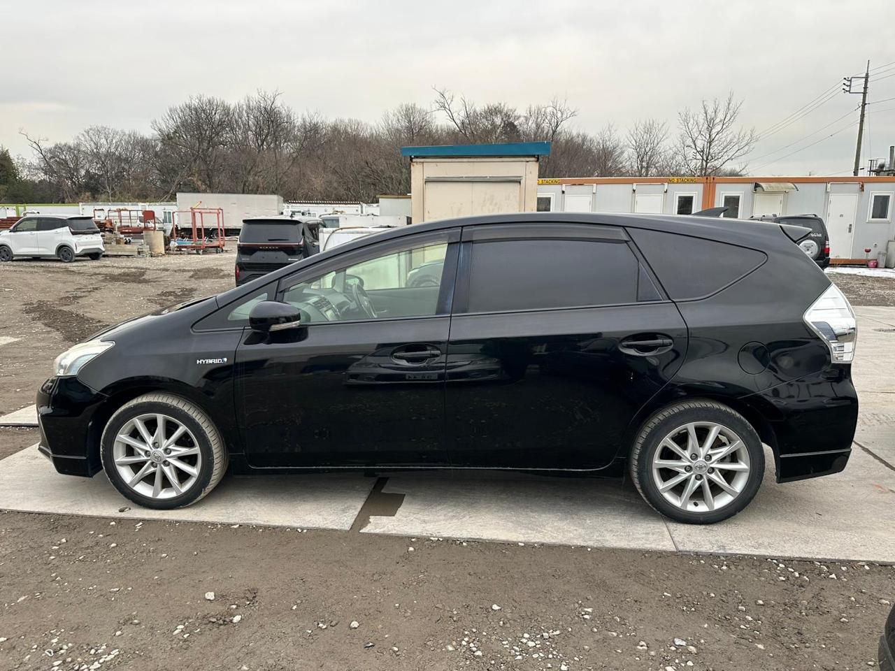 
Toyota Prius Plus 2013 full									