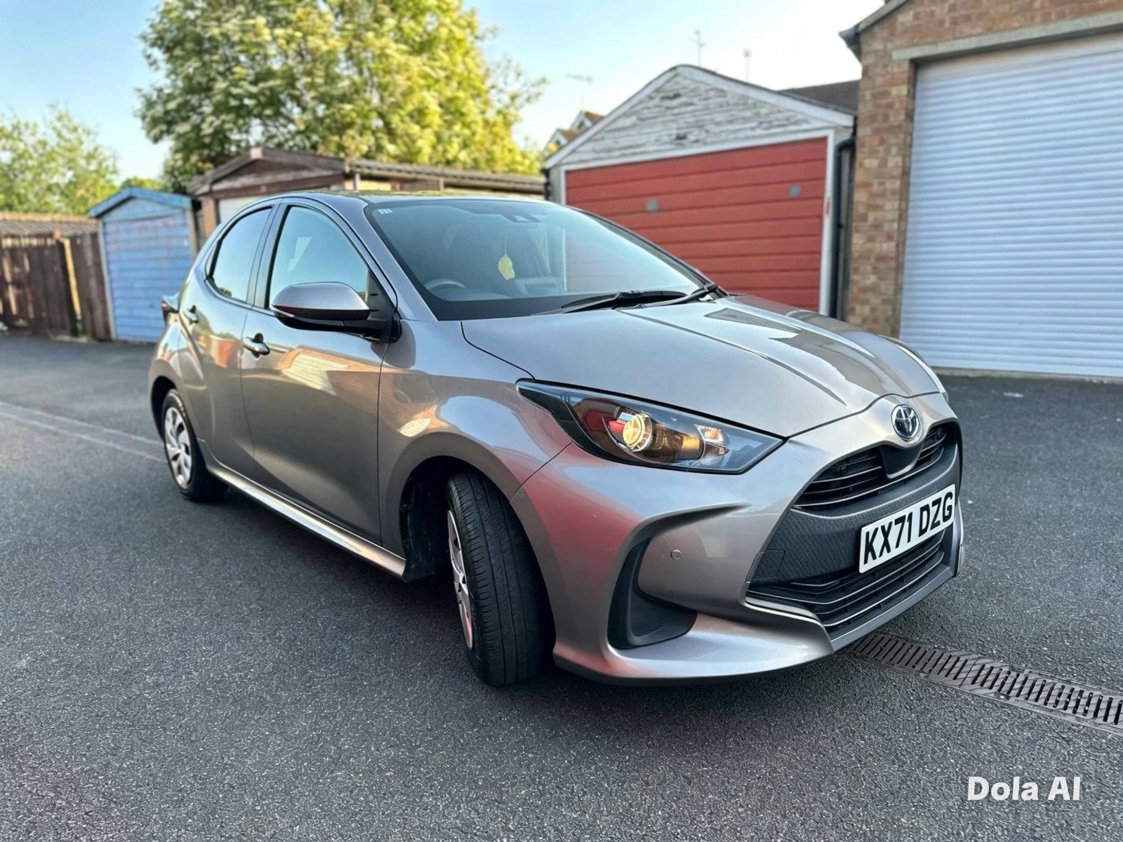 
Toyota Yaris 2021 Grey full									