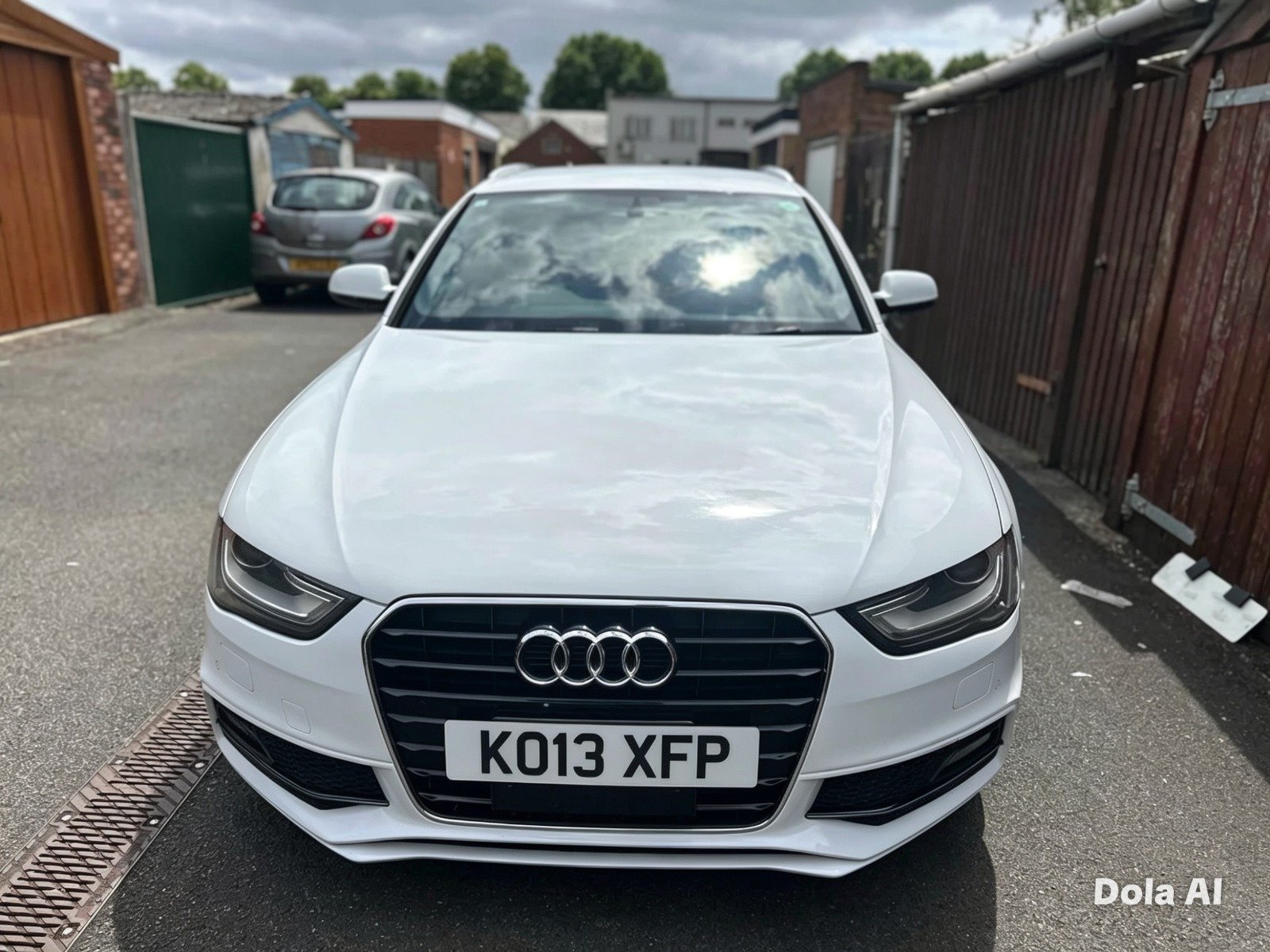 
Audi A4 Avante 2013 White full									