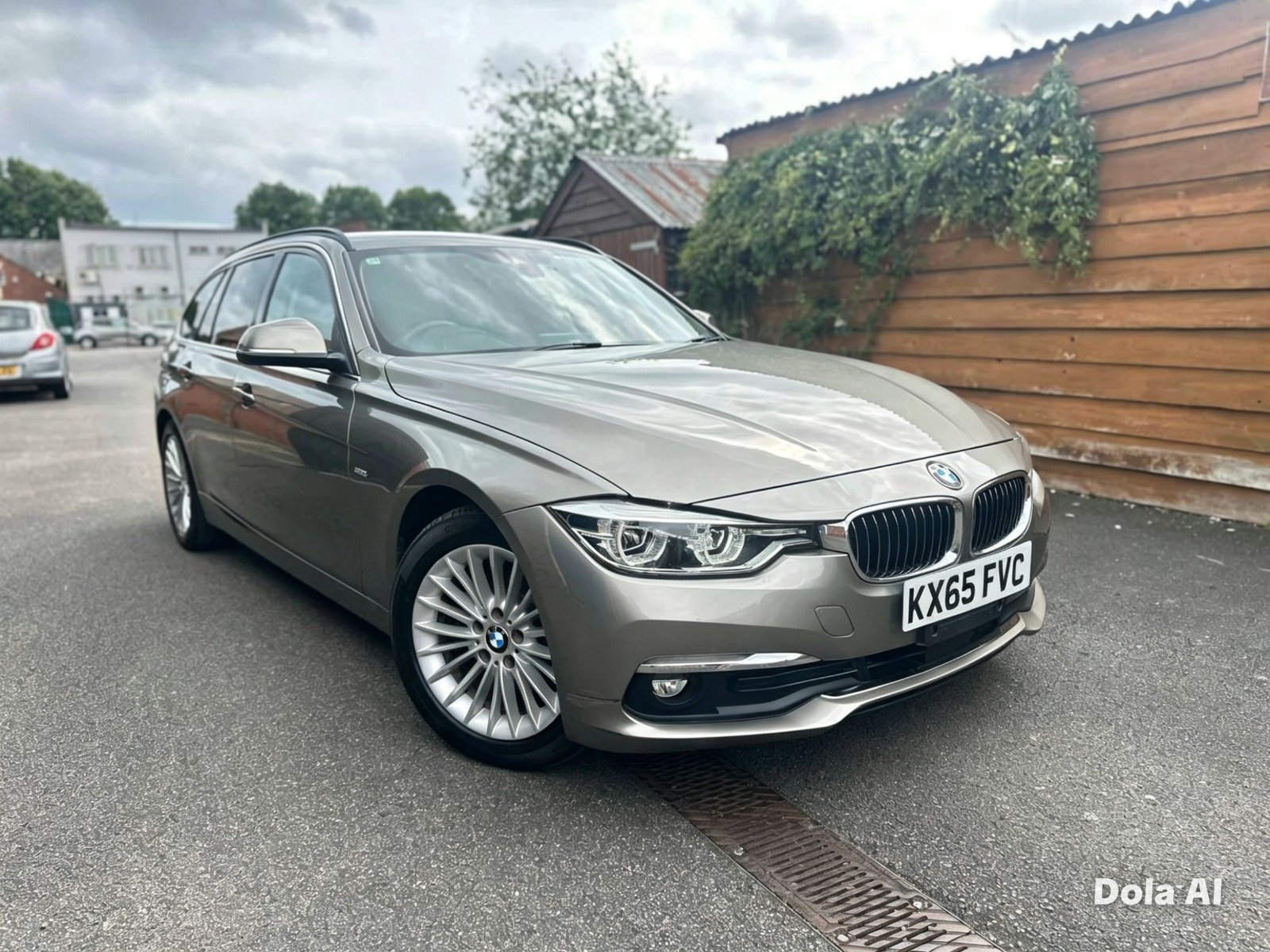 
BMW 320d Luxury Edition 2015 Beige full									