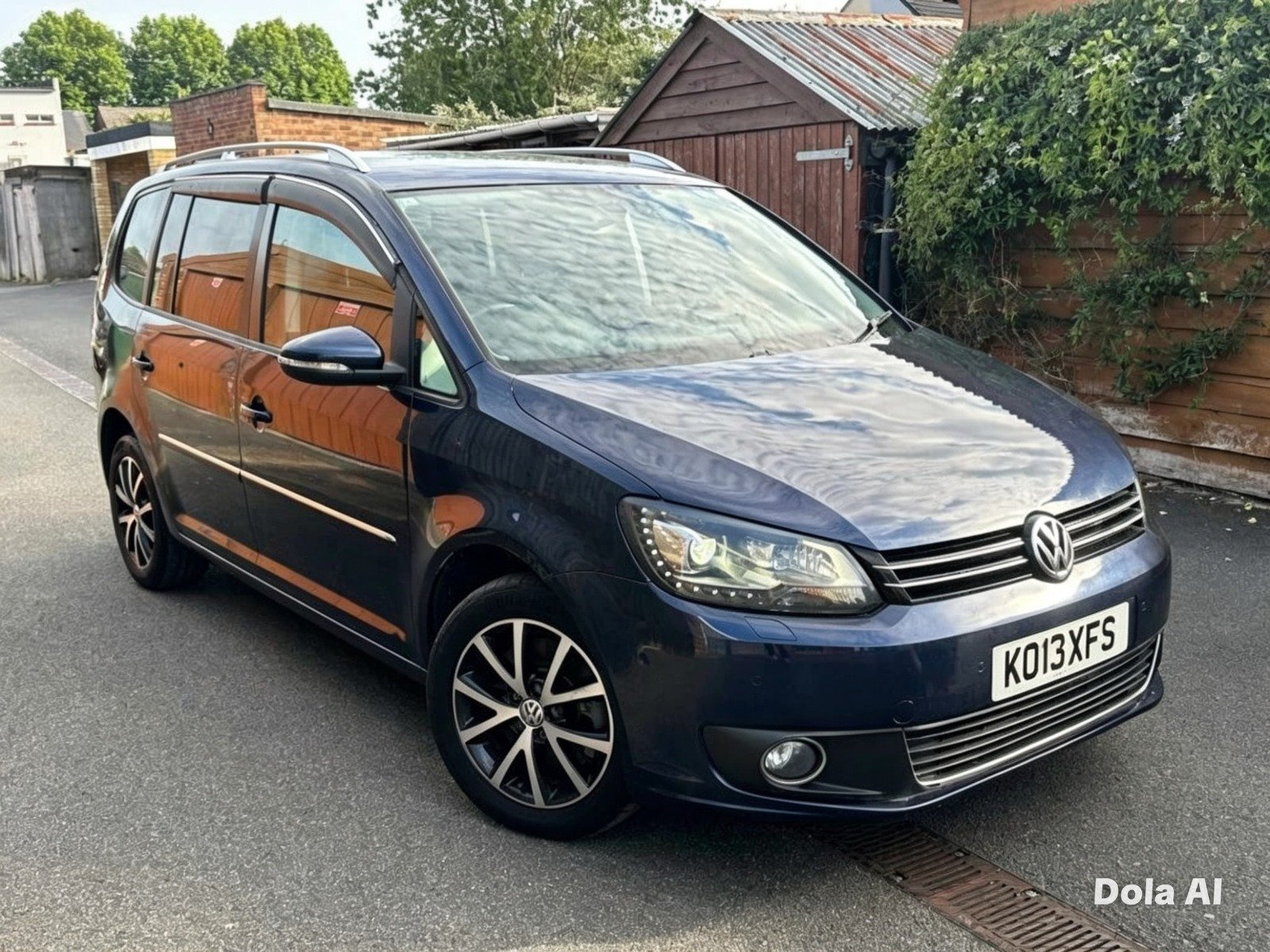 
Volkswagen Touran 2013 Blue full									