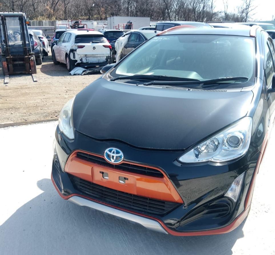 
Toyota Aqua Crossover full									