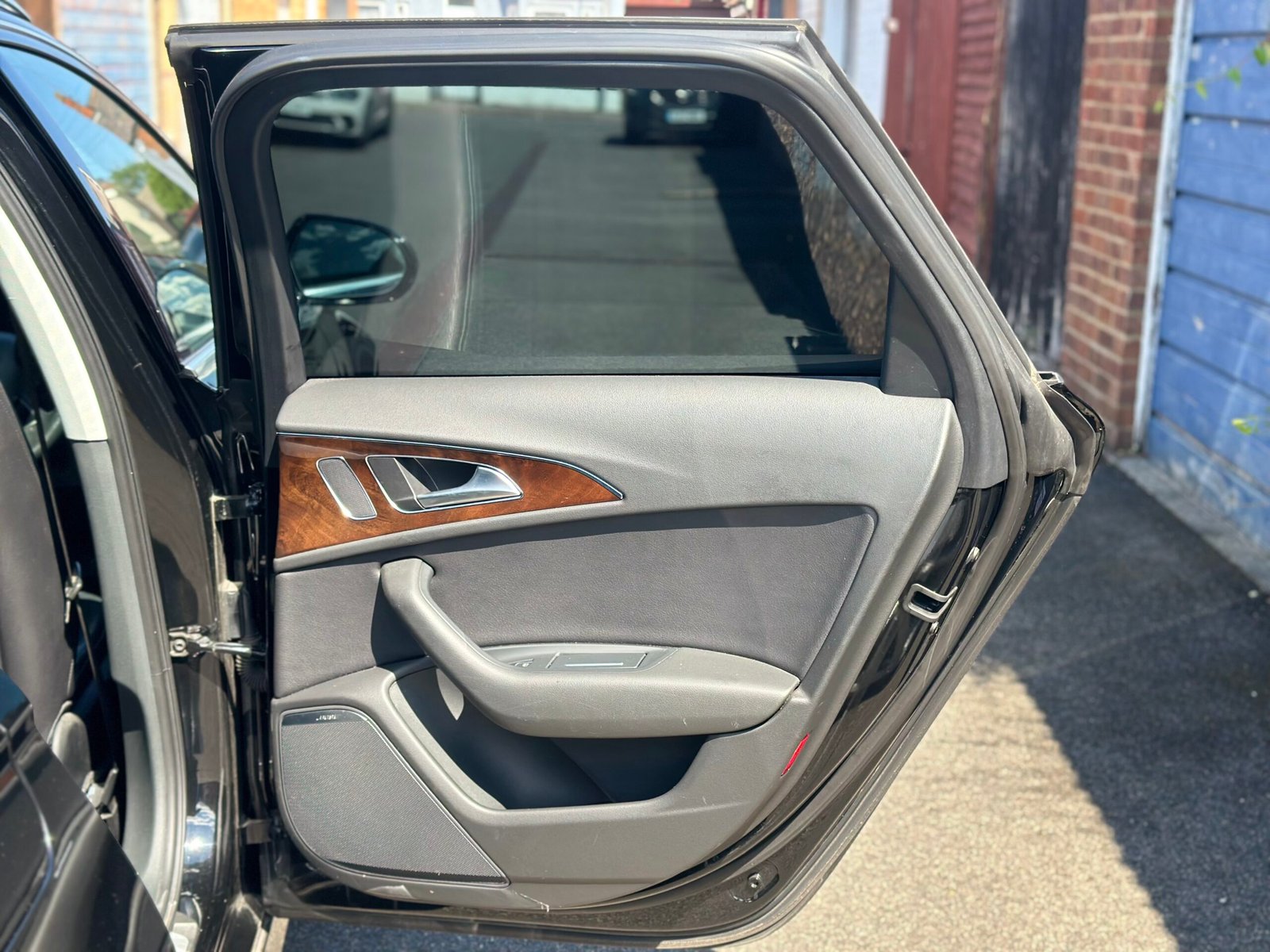 
Audi A6 Avante 2015 black full									