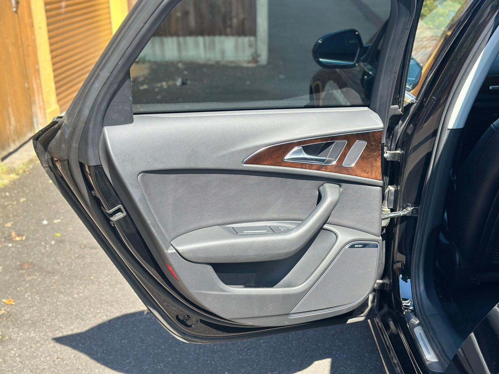 
Audi A6 Avante 2015 black full									