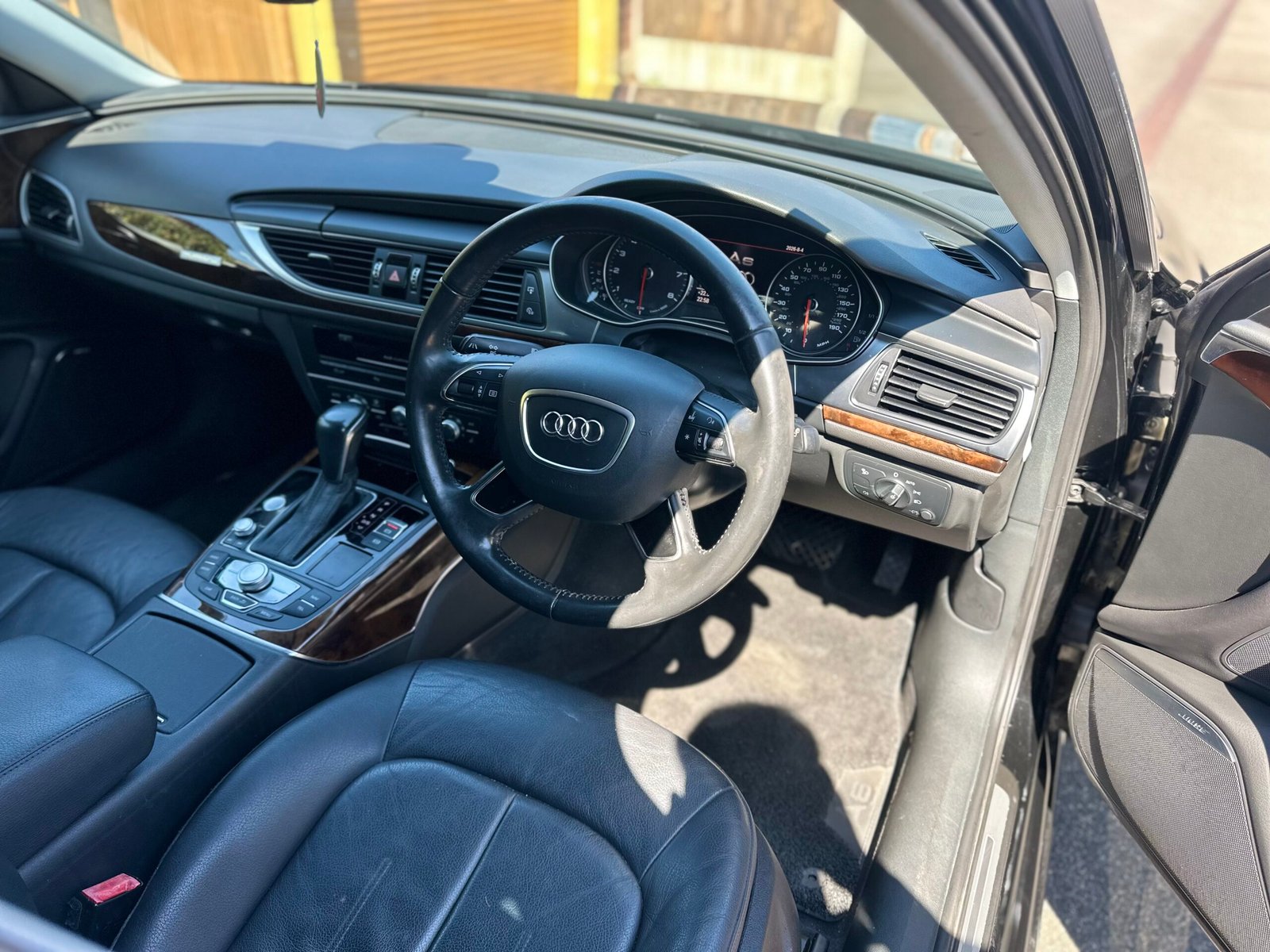 
Audi A6 Avante 2015 black full									