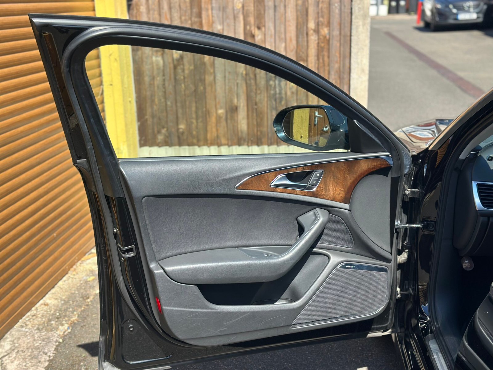
Audi A6 Avante 2015 black full									