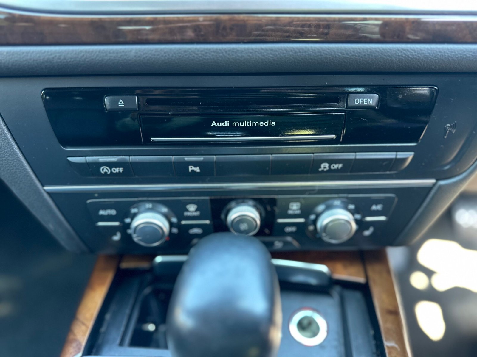 
Audi A6 Avante 2015 black full									