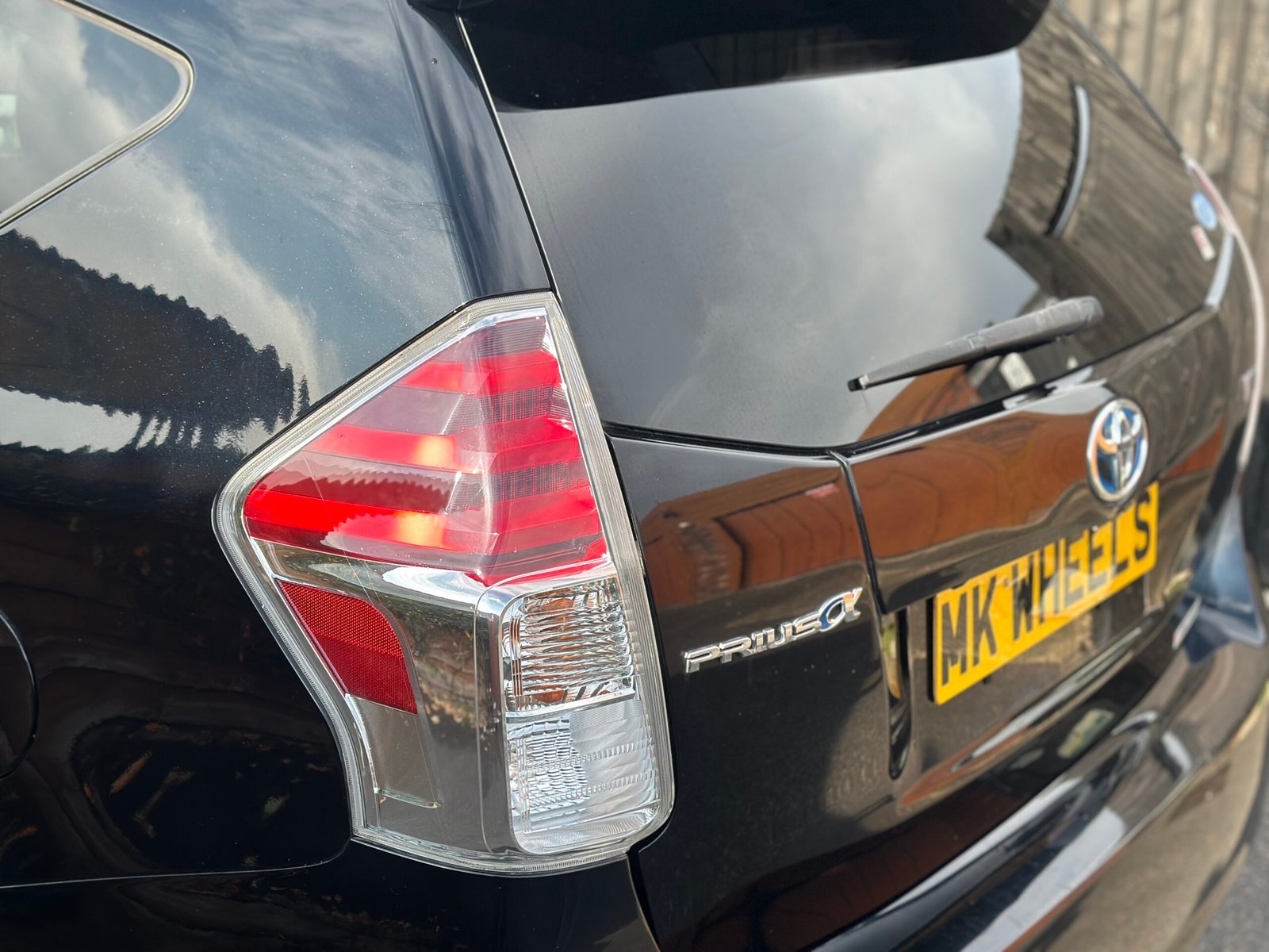 
Toyota Prius Plus 2015 full									