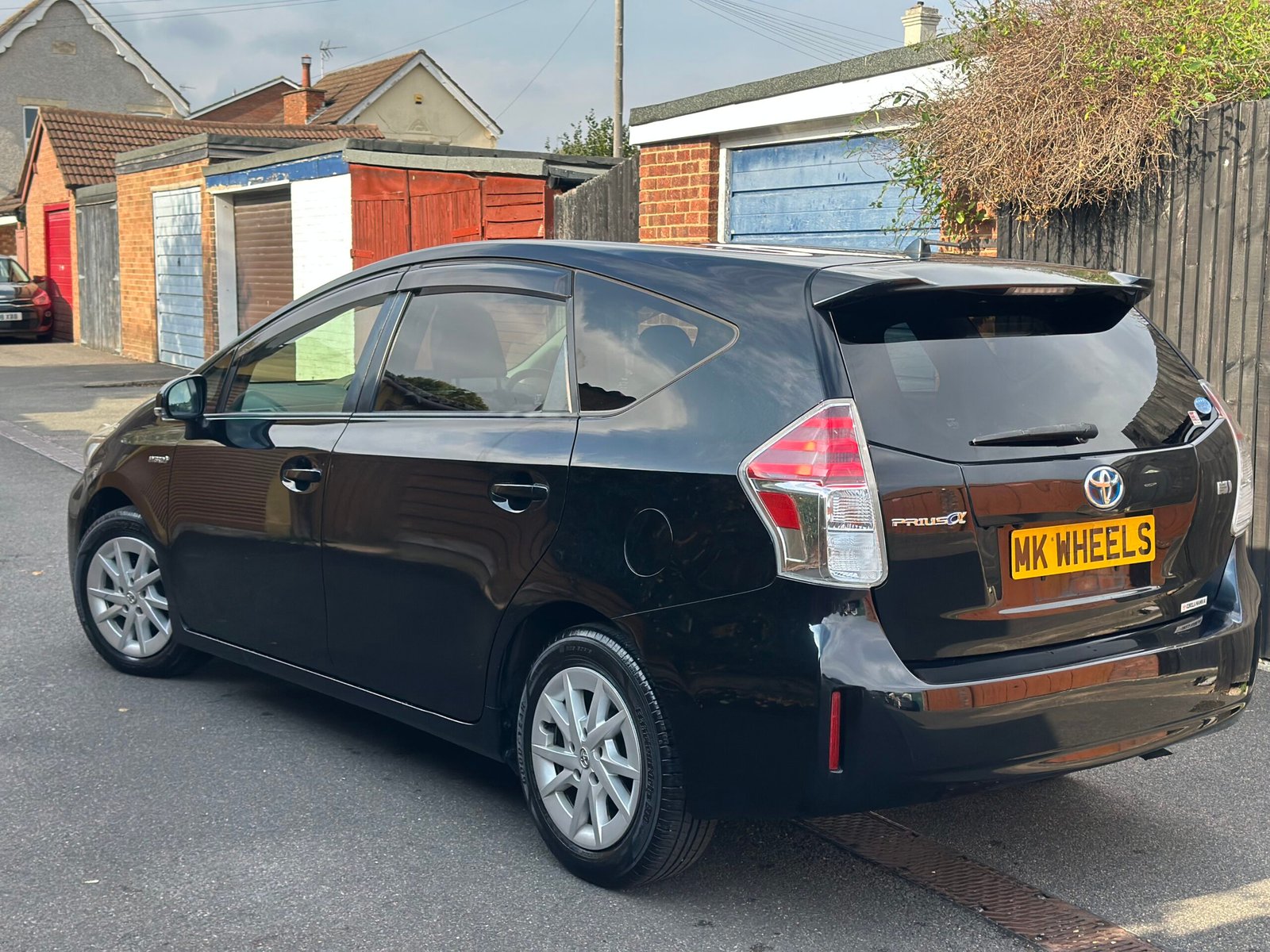 
Toyota Prius Plus 2015 full									