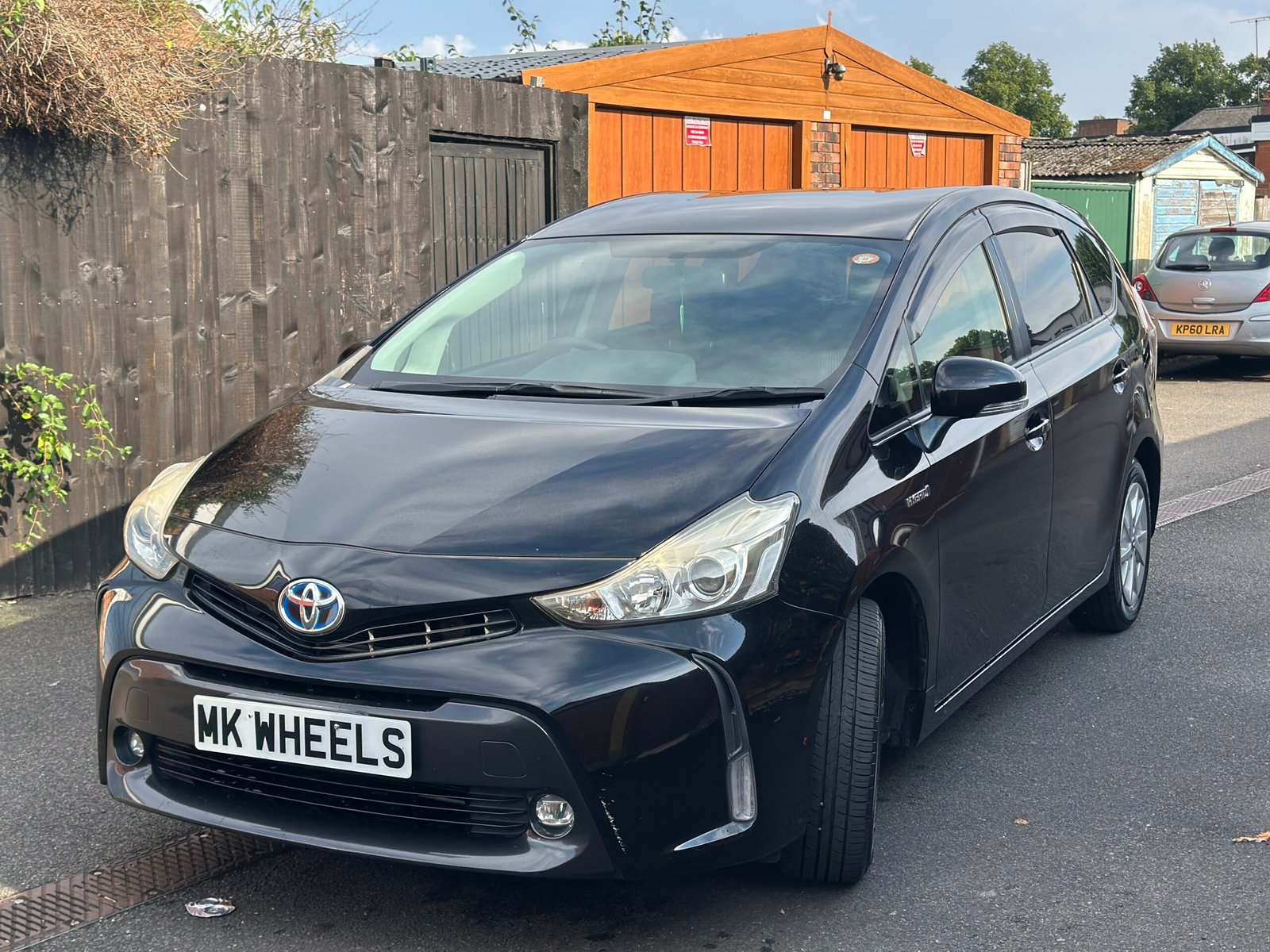 
Toyota Prius Plus 2015 full									