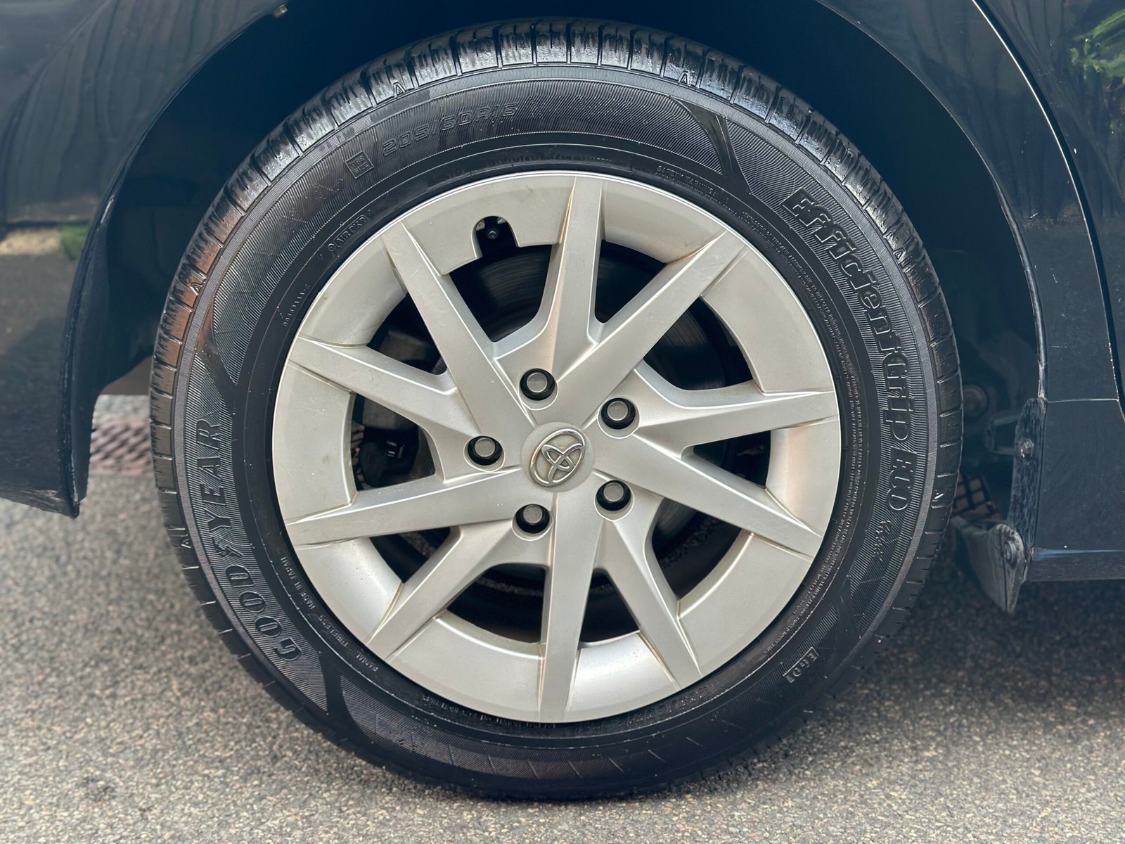 
Toyota Prius Plus 2015 full									