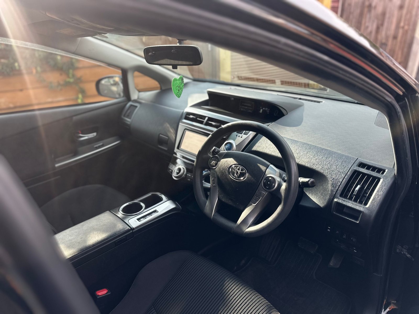 
Toyota Prius Plus 2015 full									
