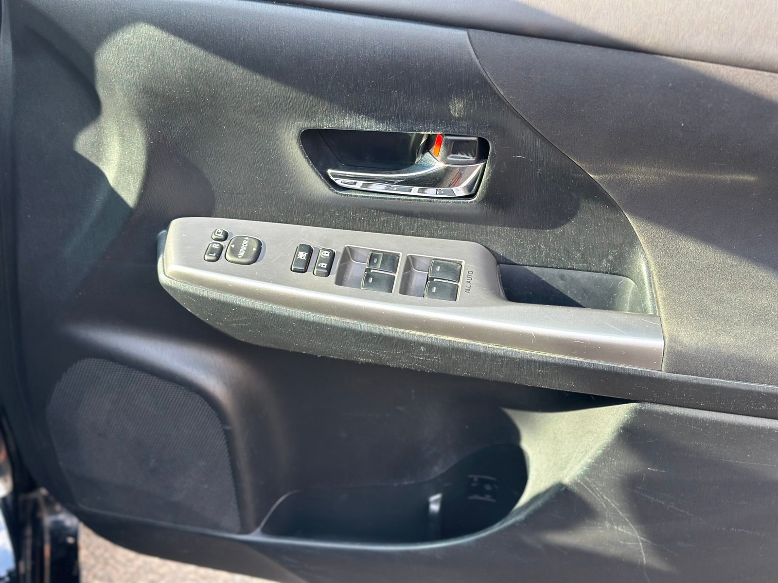 
Toyota Prius Plus 2015 full									
