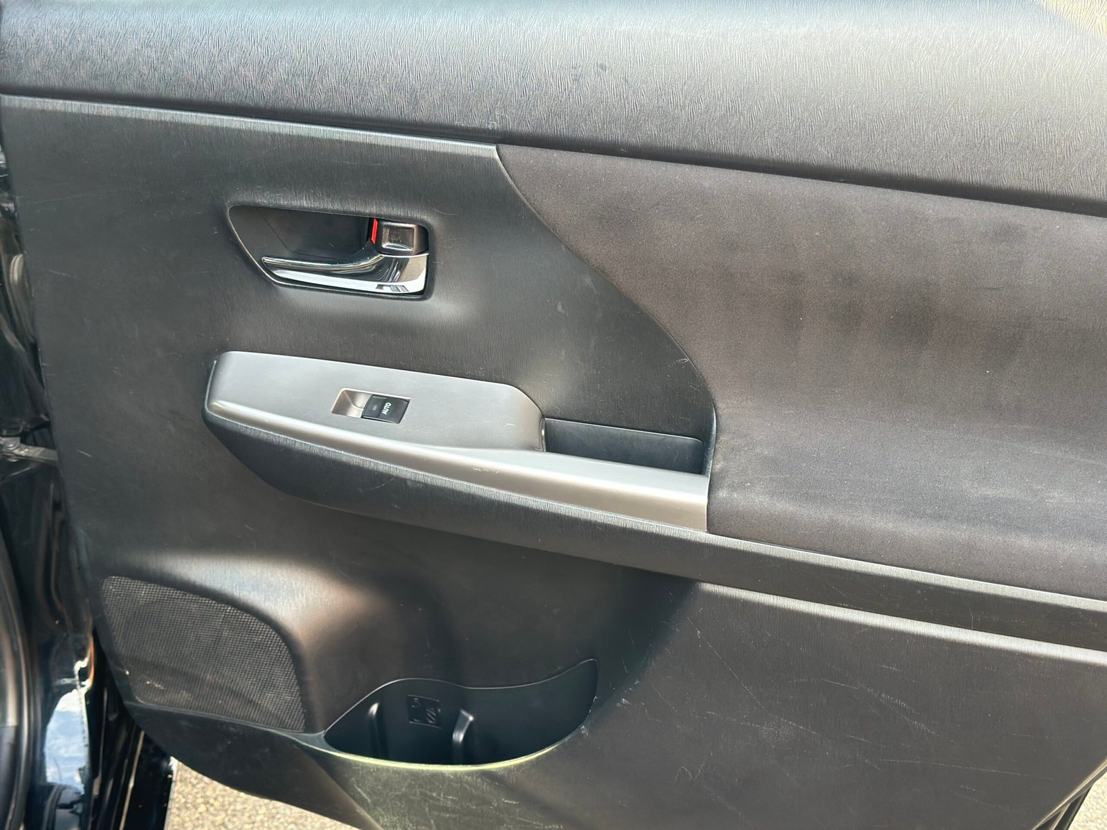
Toyota Prius Plus 2015 full									