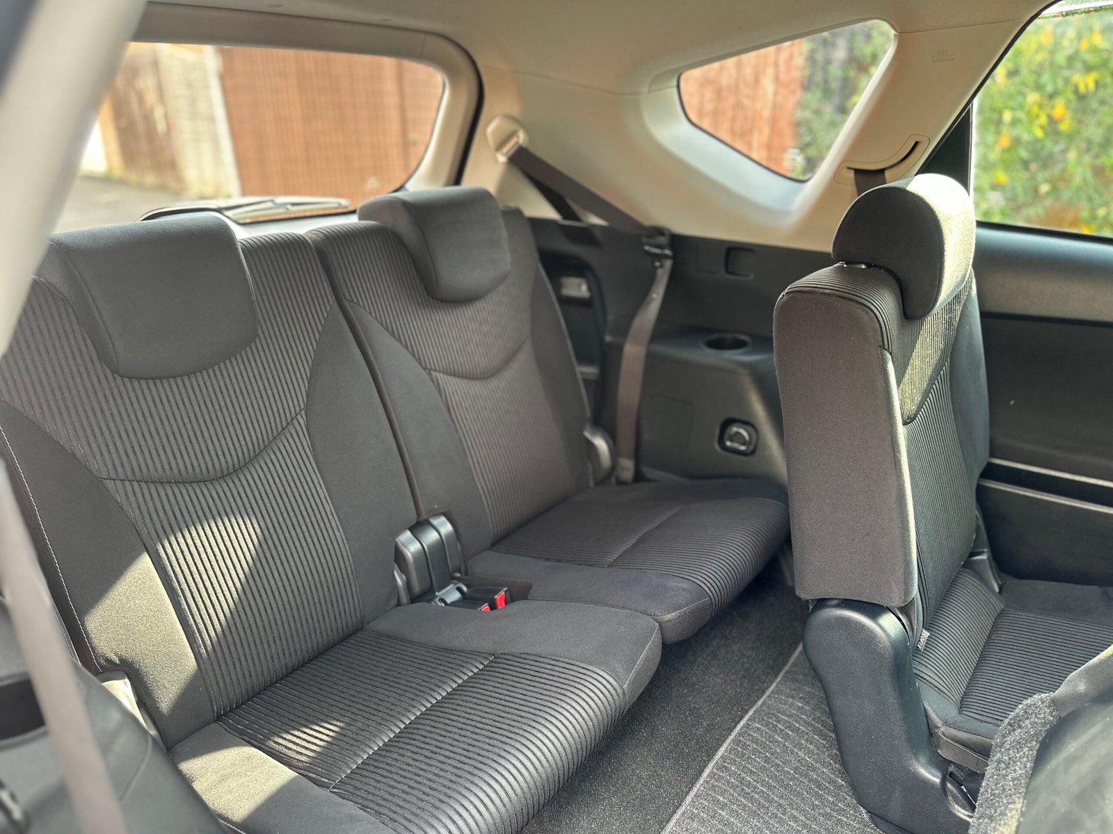
Toyota Prius Plus 2015 full									