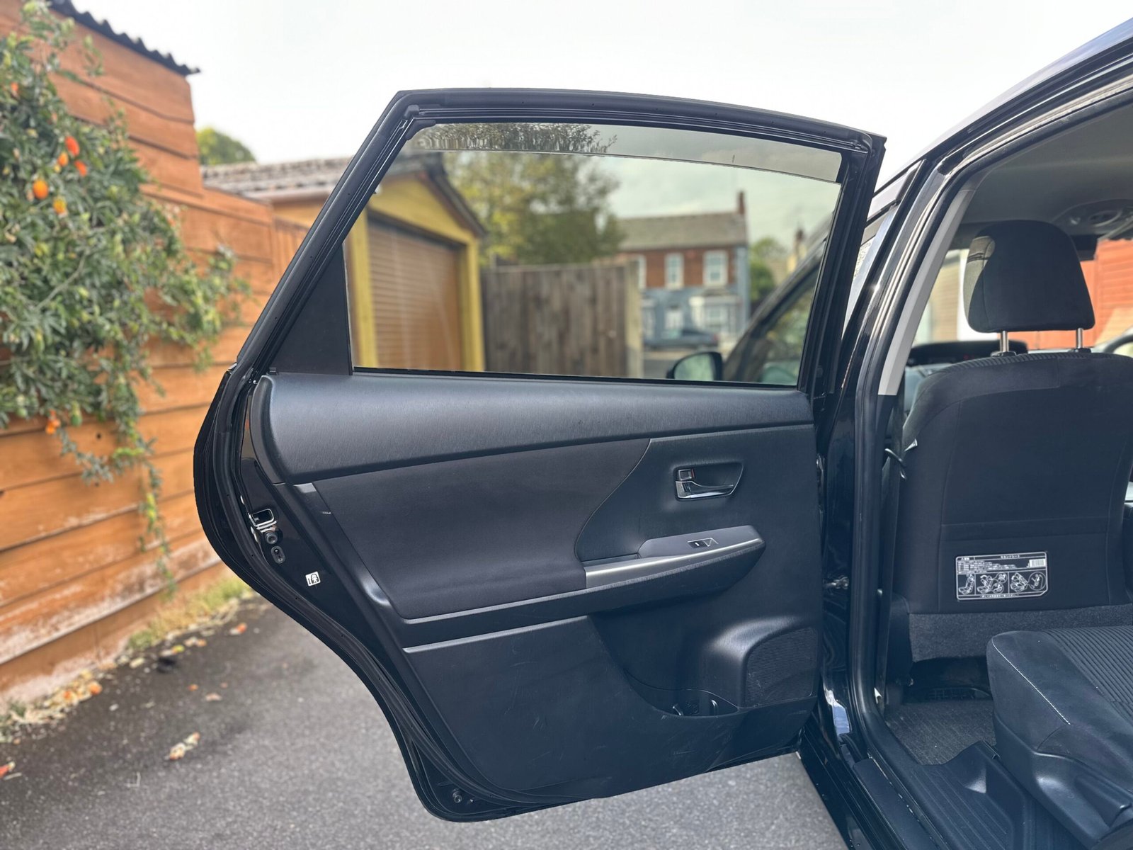 
Toyota Prius Plus 2015 full									