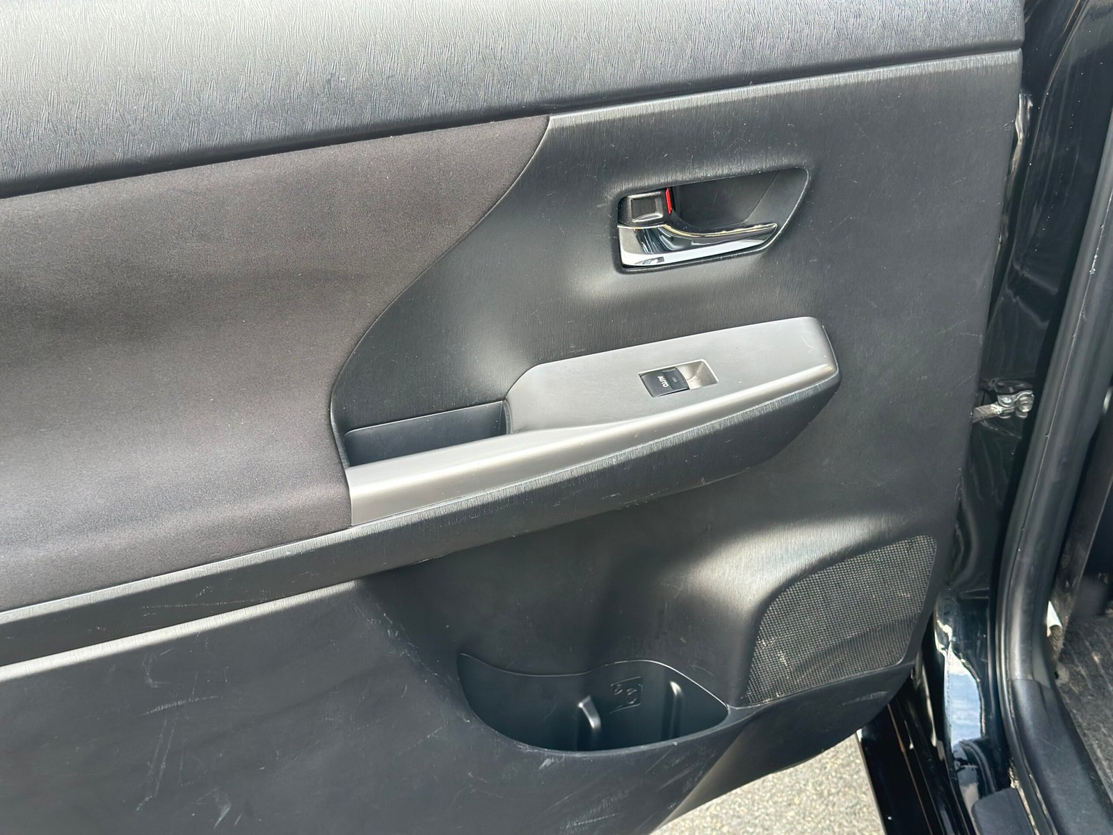
Toyota Prius Plus 2015 full									