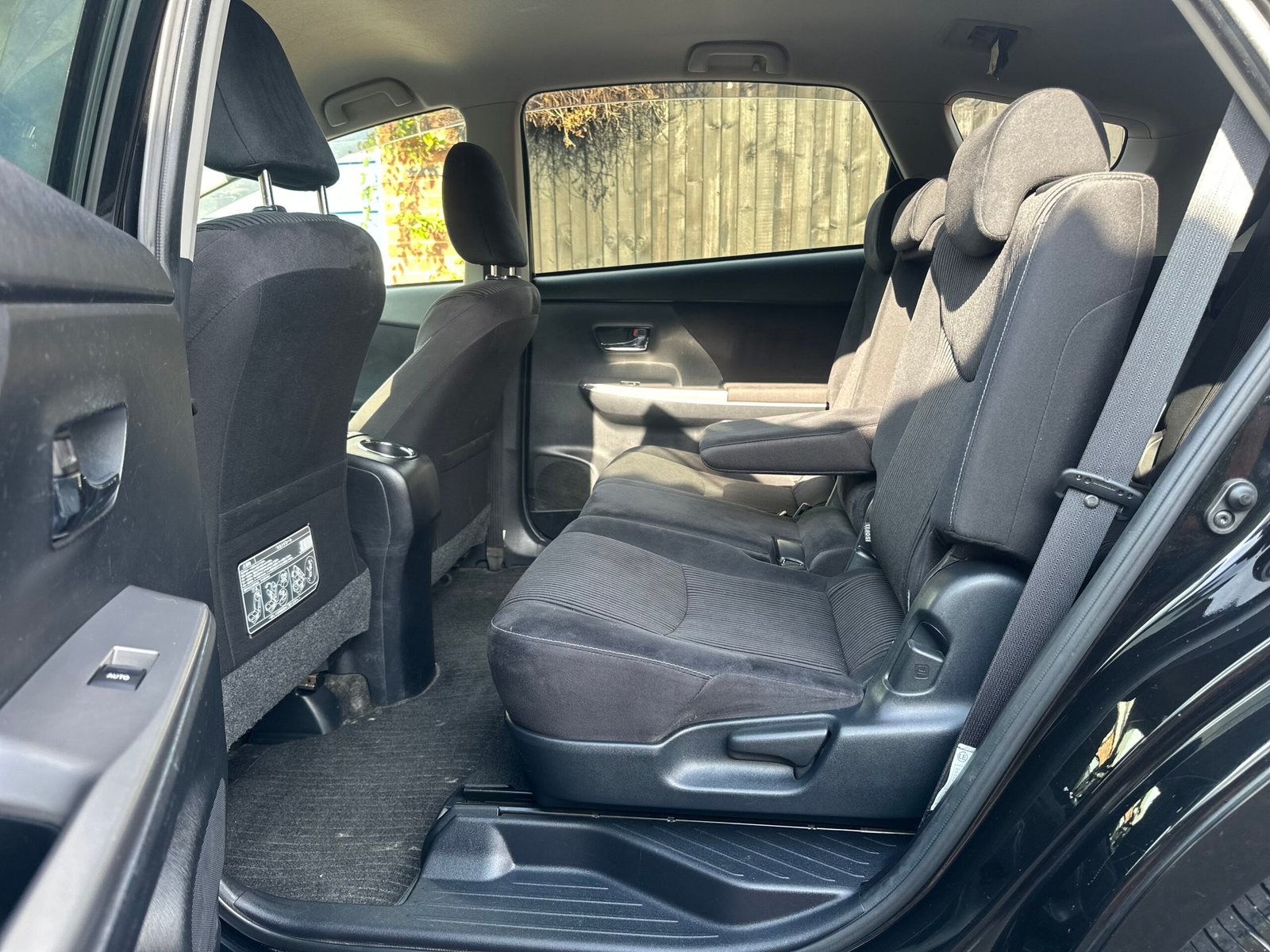 
Toyota Prius Plus 2015 full									