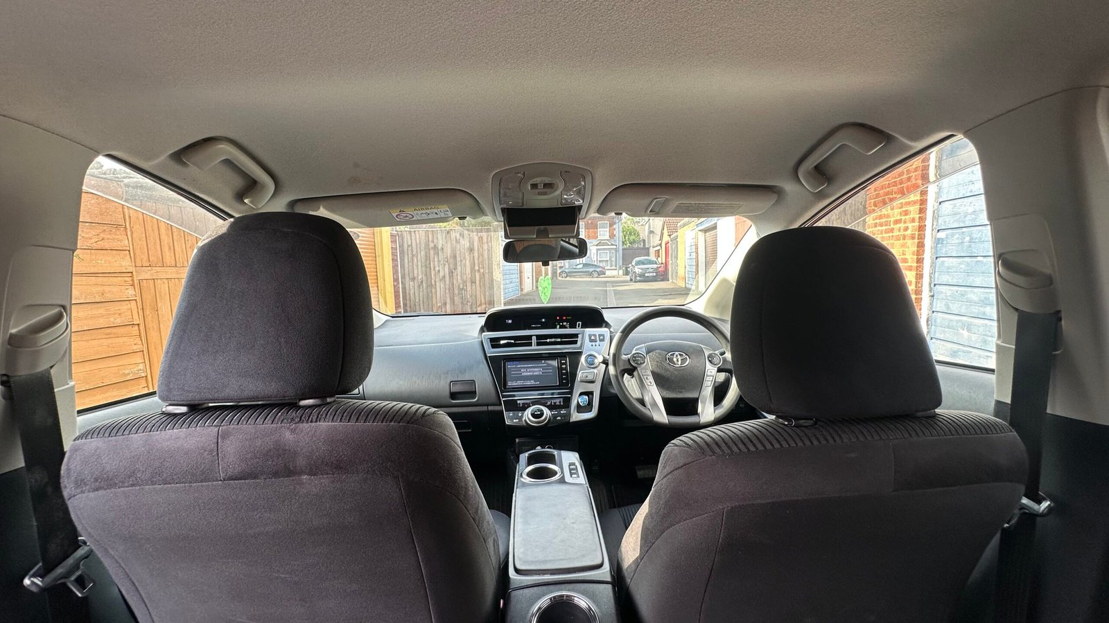 
Toyota Prius Plus 2015 full									