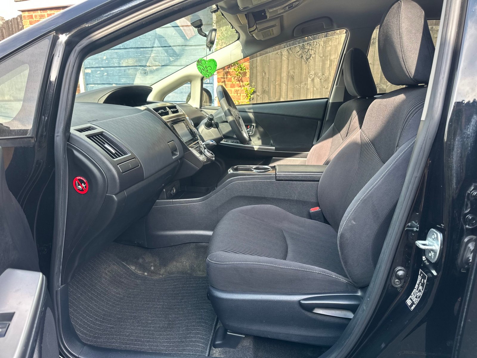 
Toyota Prius Plus 2015 full									