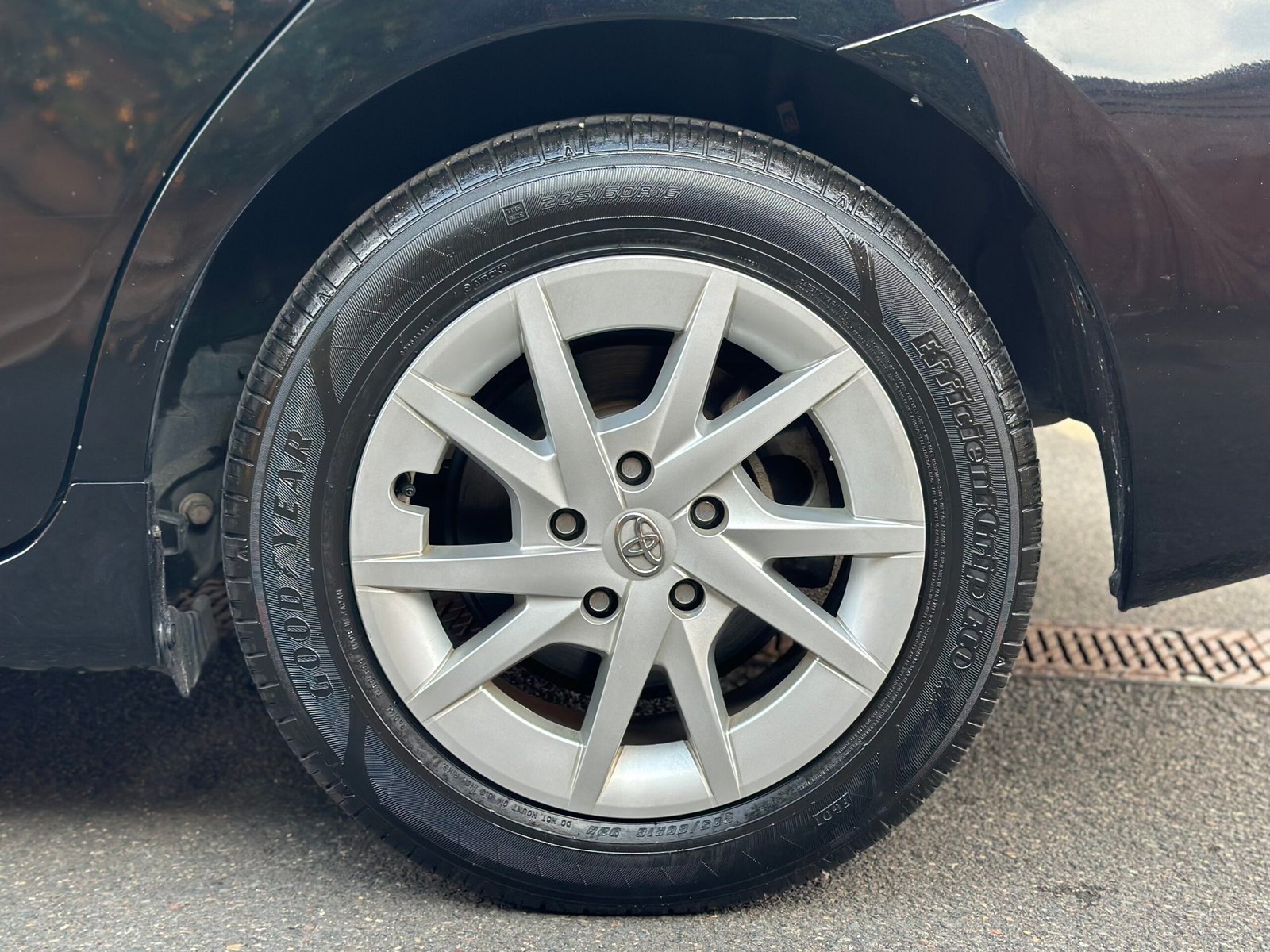 
Toyota Prius Plus 2015 full									