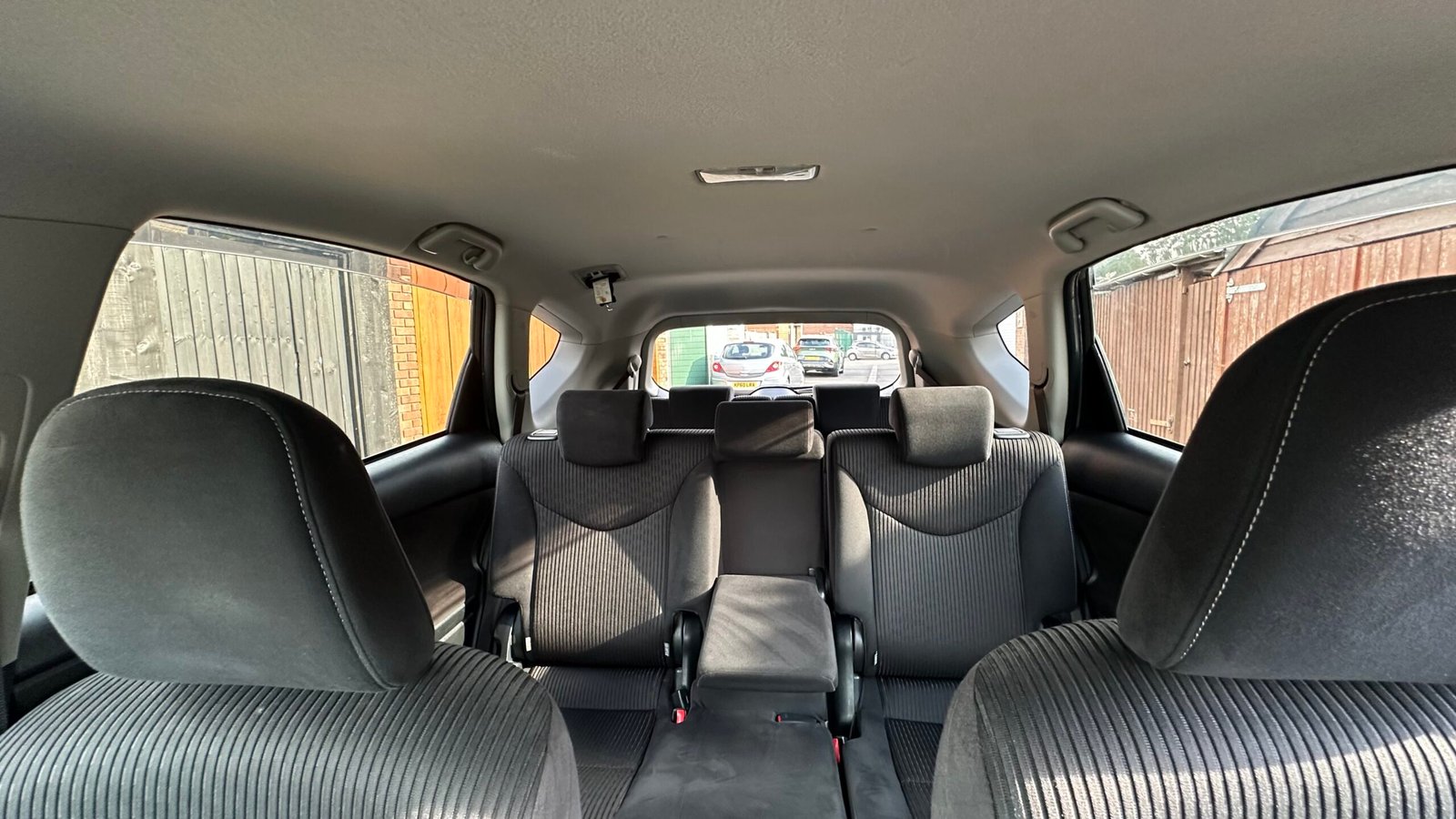 
Toyota Prius Plus 2015 full									