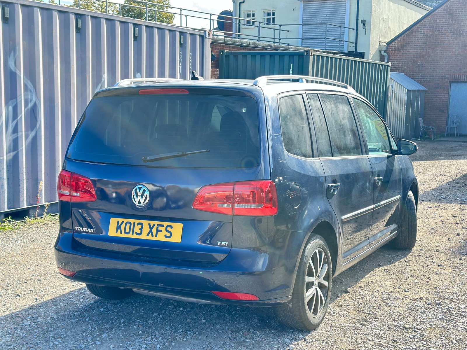 
Volkswagen Touran 2013 Blue full									