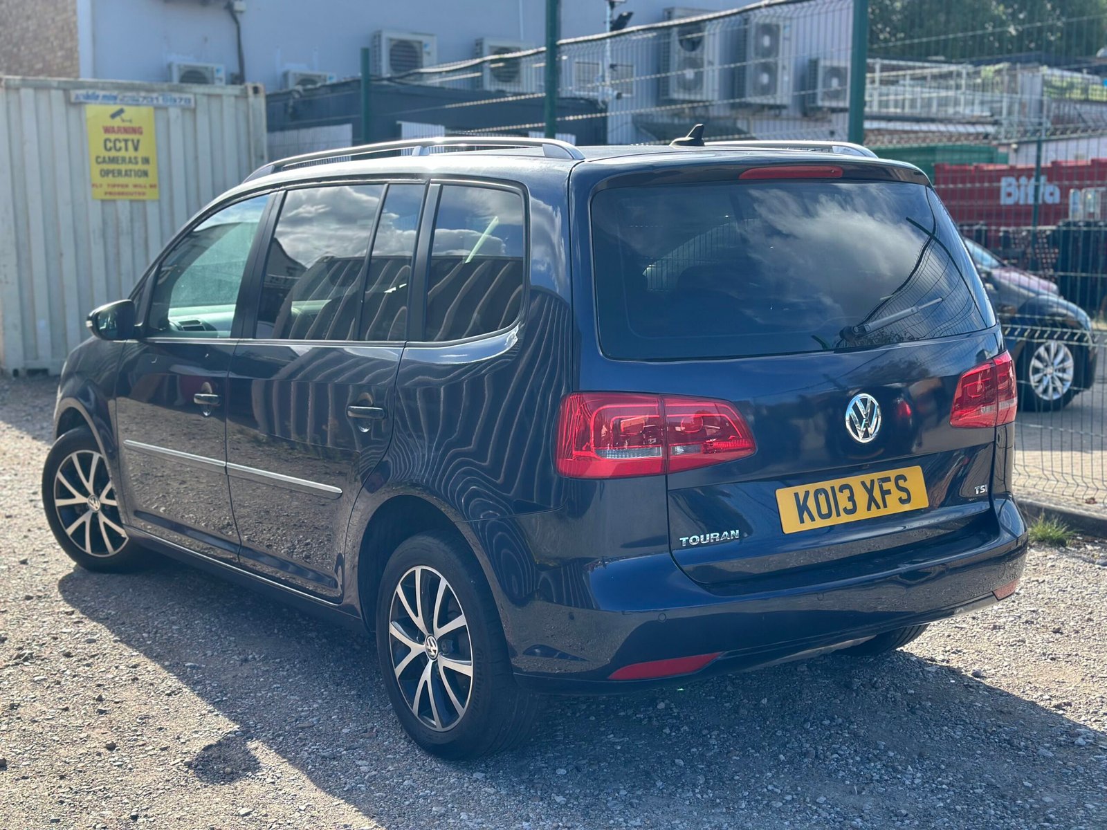 
Volkswagen Touran 2013 Blue full									