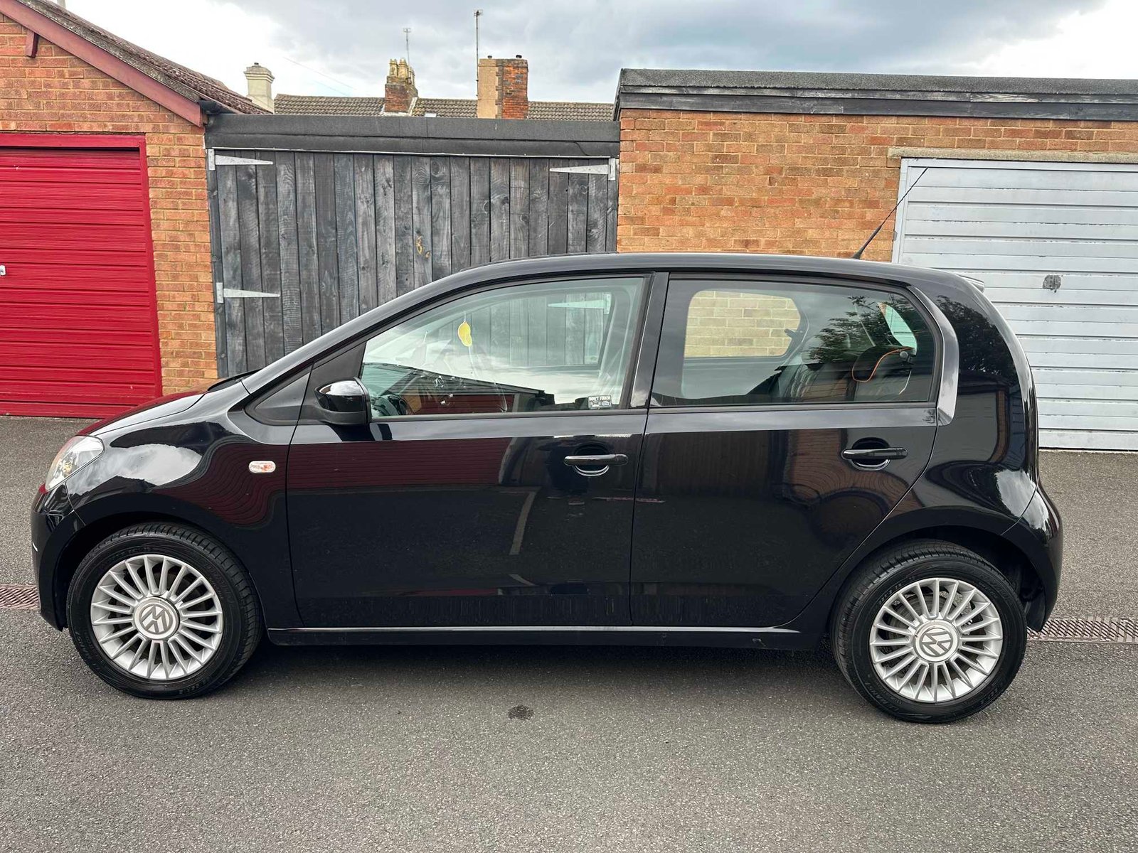 
Volkswagen Up full									