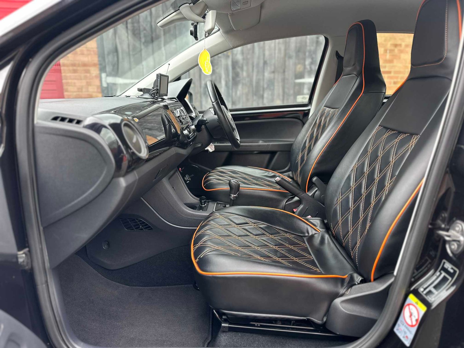 
Volkswagen Up full									