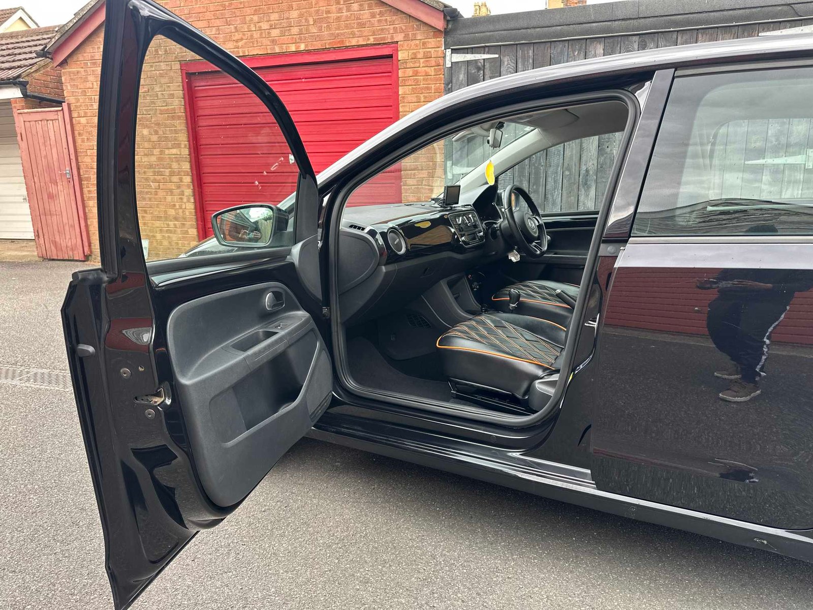
Volkswagen Up full									