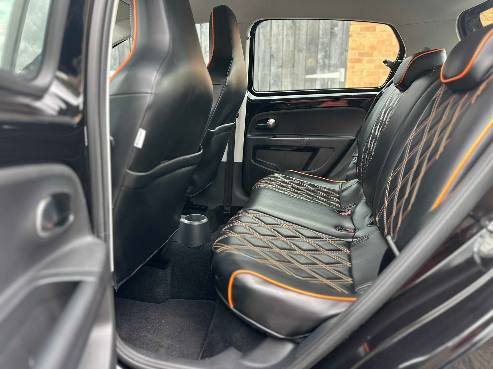 
Volkswagen Up full									
