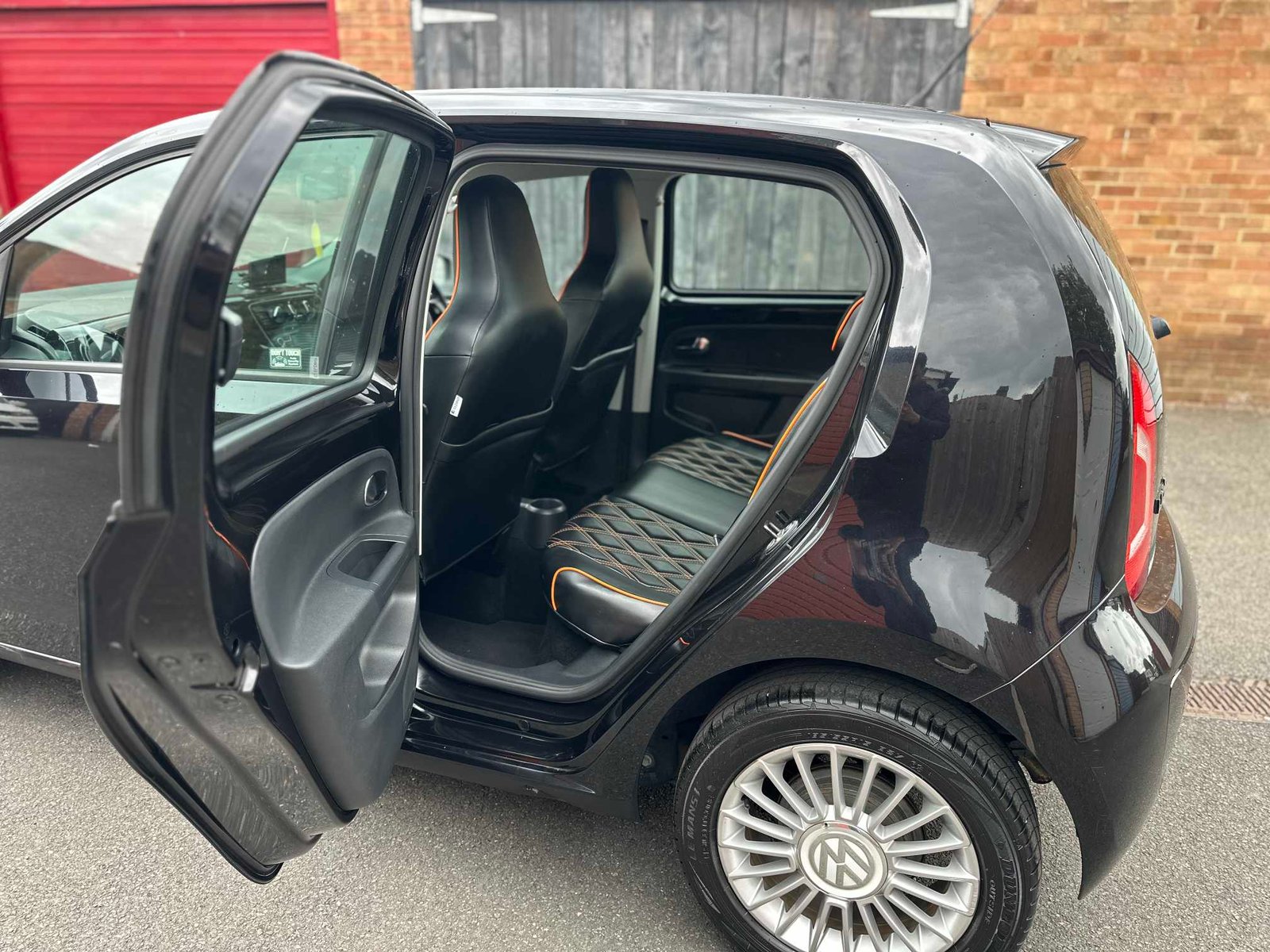 
Volkswagen Up full									