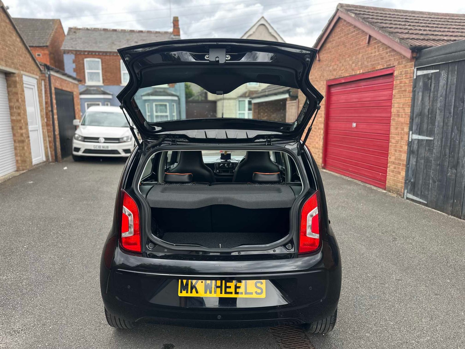 
Volkswagen Up full									