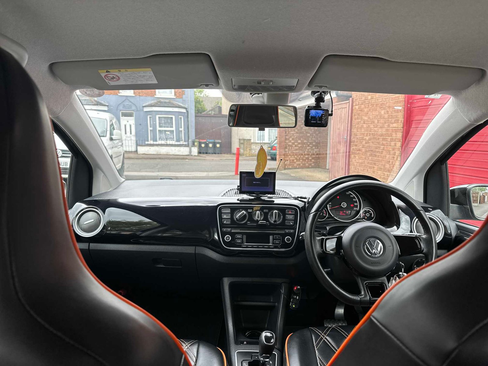 
Volkswagen Up full									