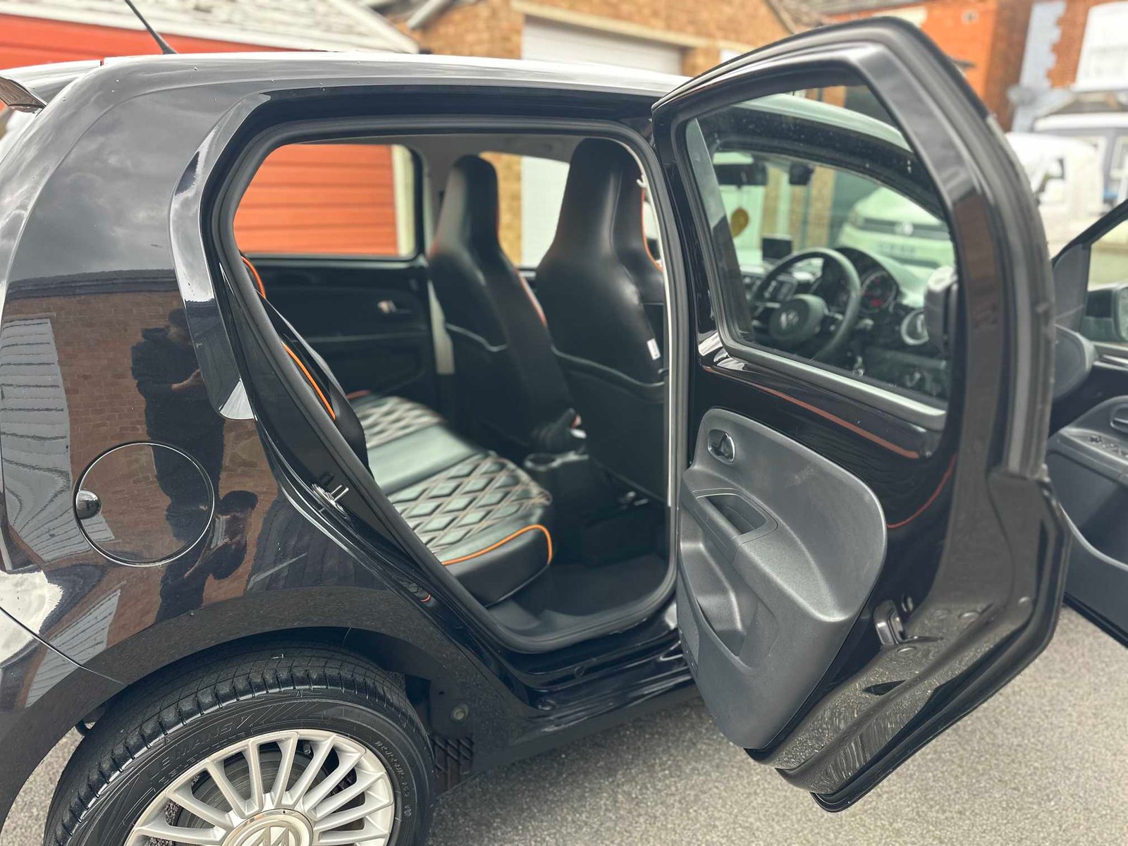 
Volkswagen Up full									
