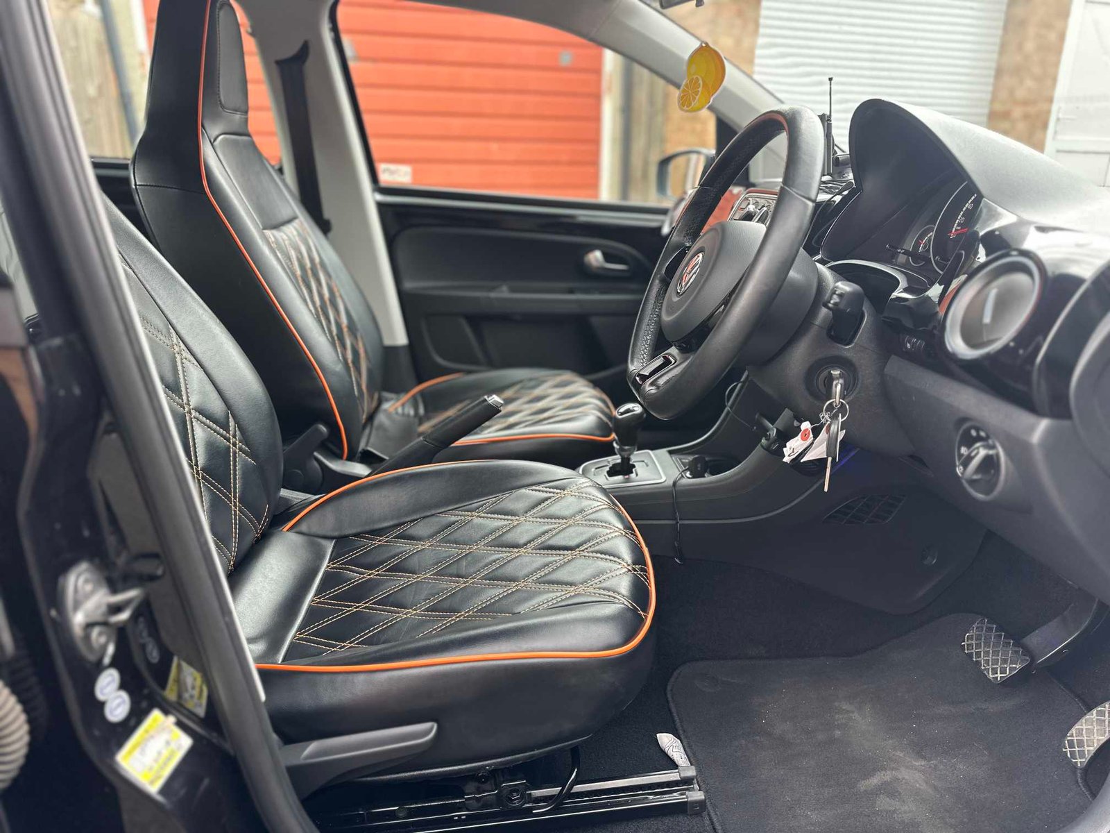 
Volkswagen Up full									