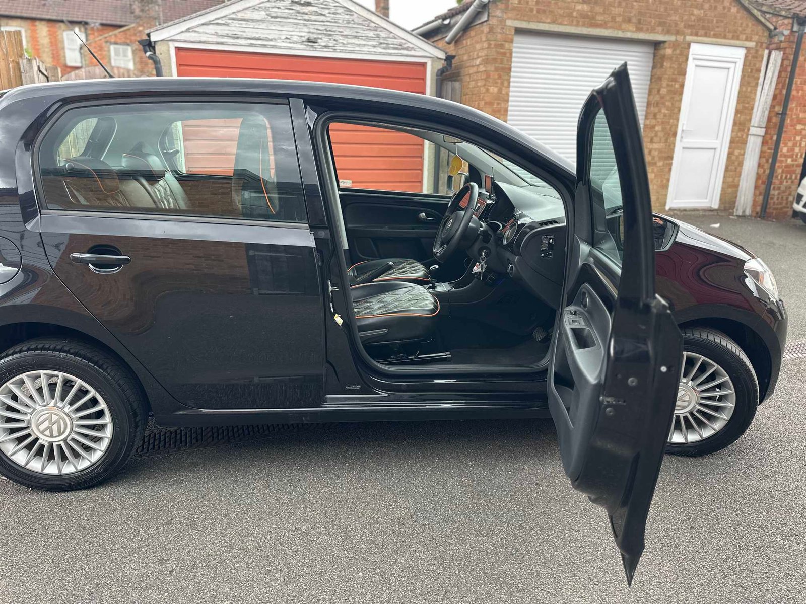 
Volkswagen Up full									