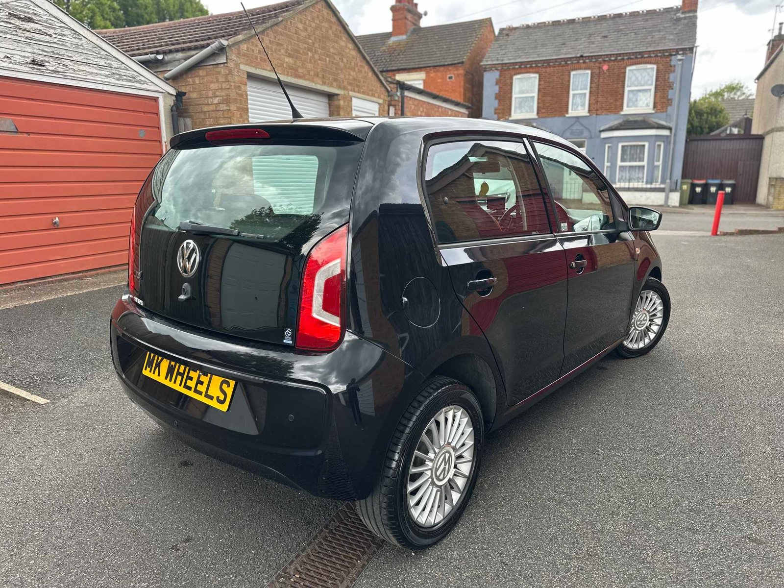 
Volkswagen Up full									