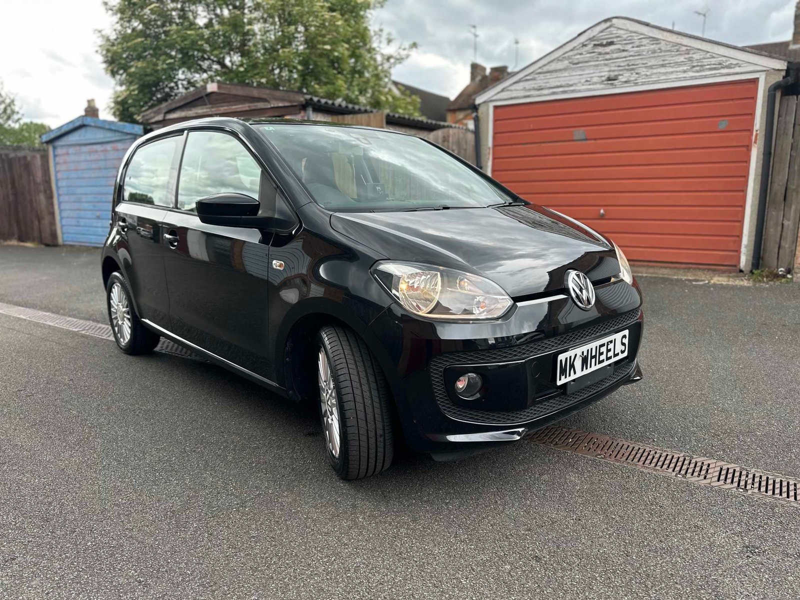 
Volkswagen Up full									