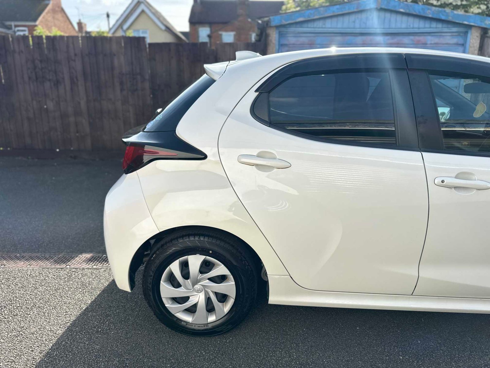 
Toyota Yaris 2020 Pearl White full									