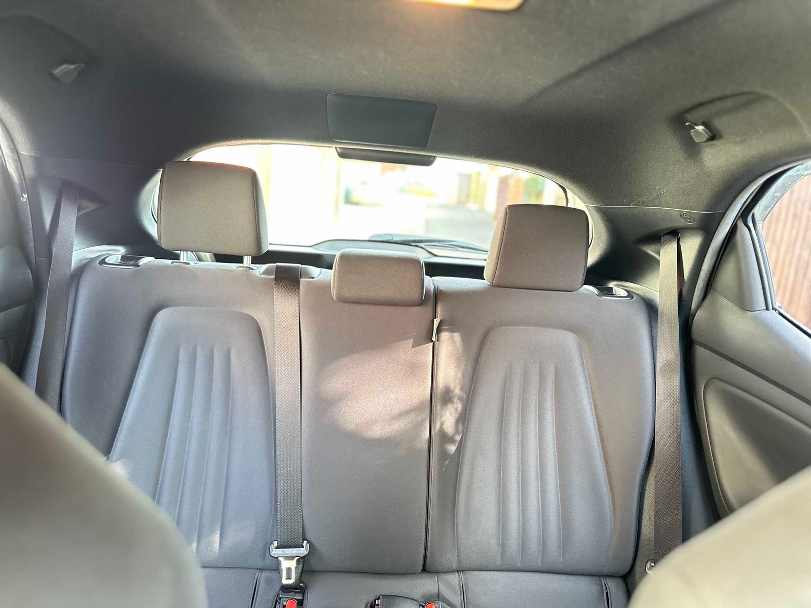 
Toyota Yaris 2020 Pearl White full									