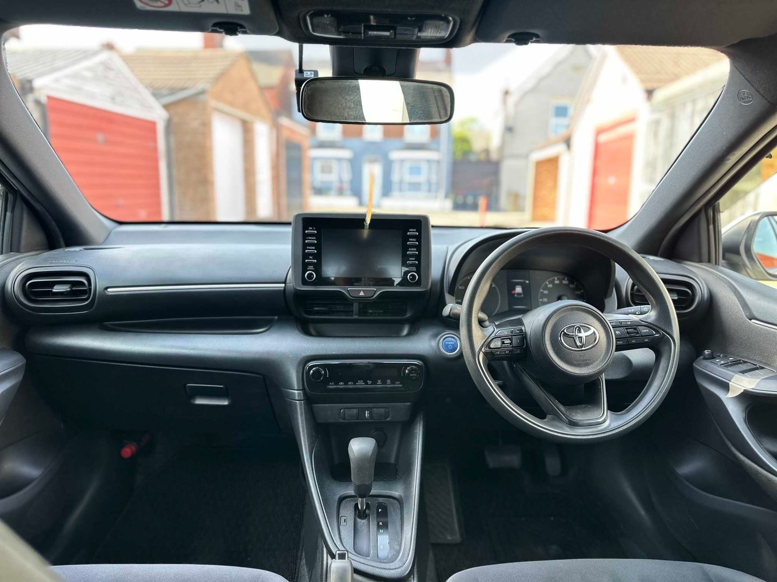 
Toyota Yaris 2020 Pearl White full									