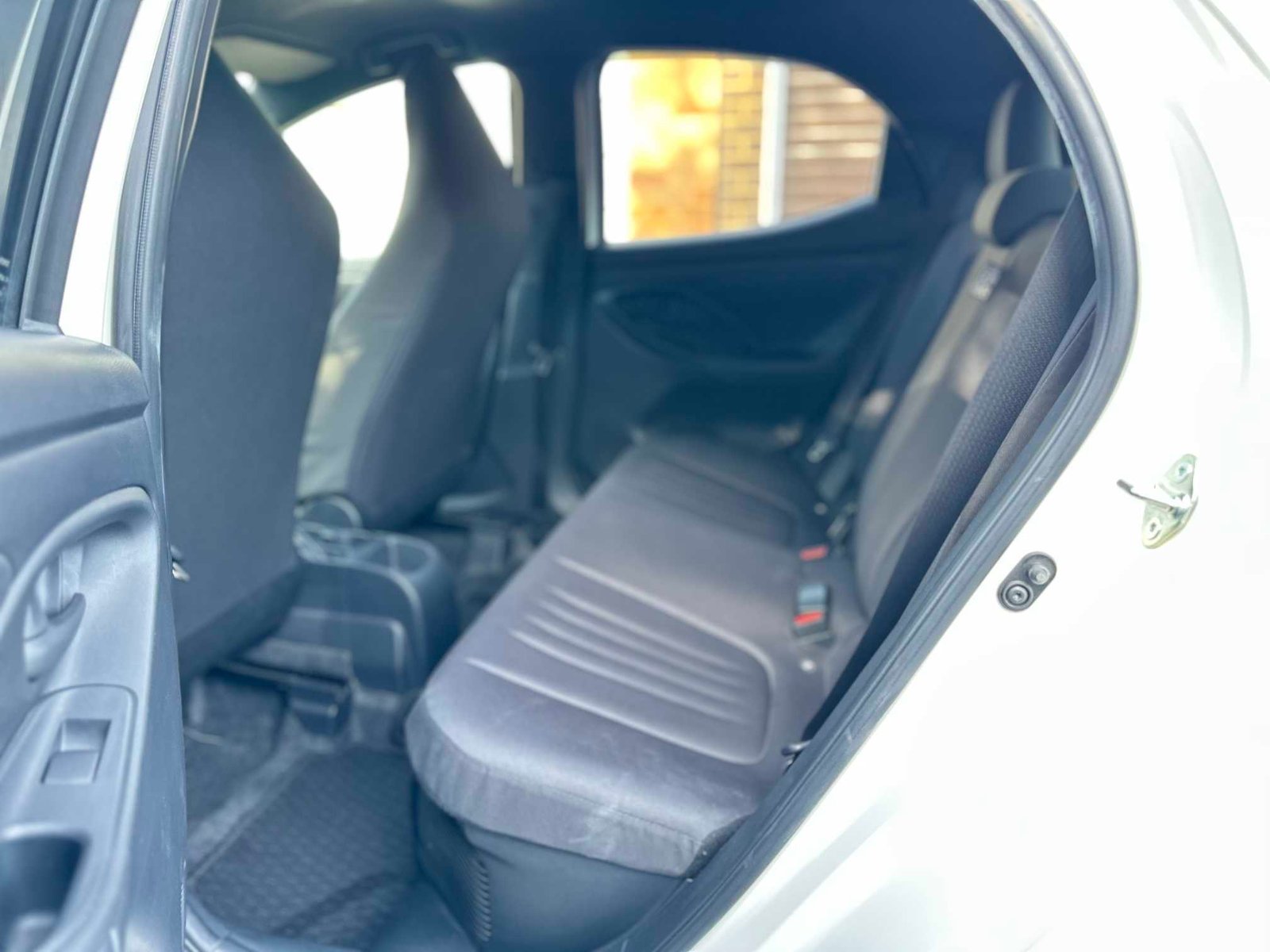 
Toyota Yaris 2020 Pearl White full									
