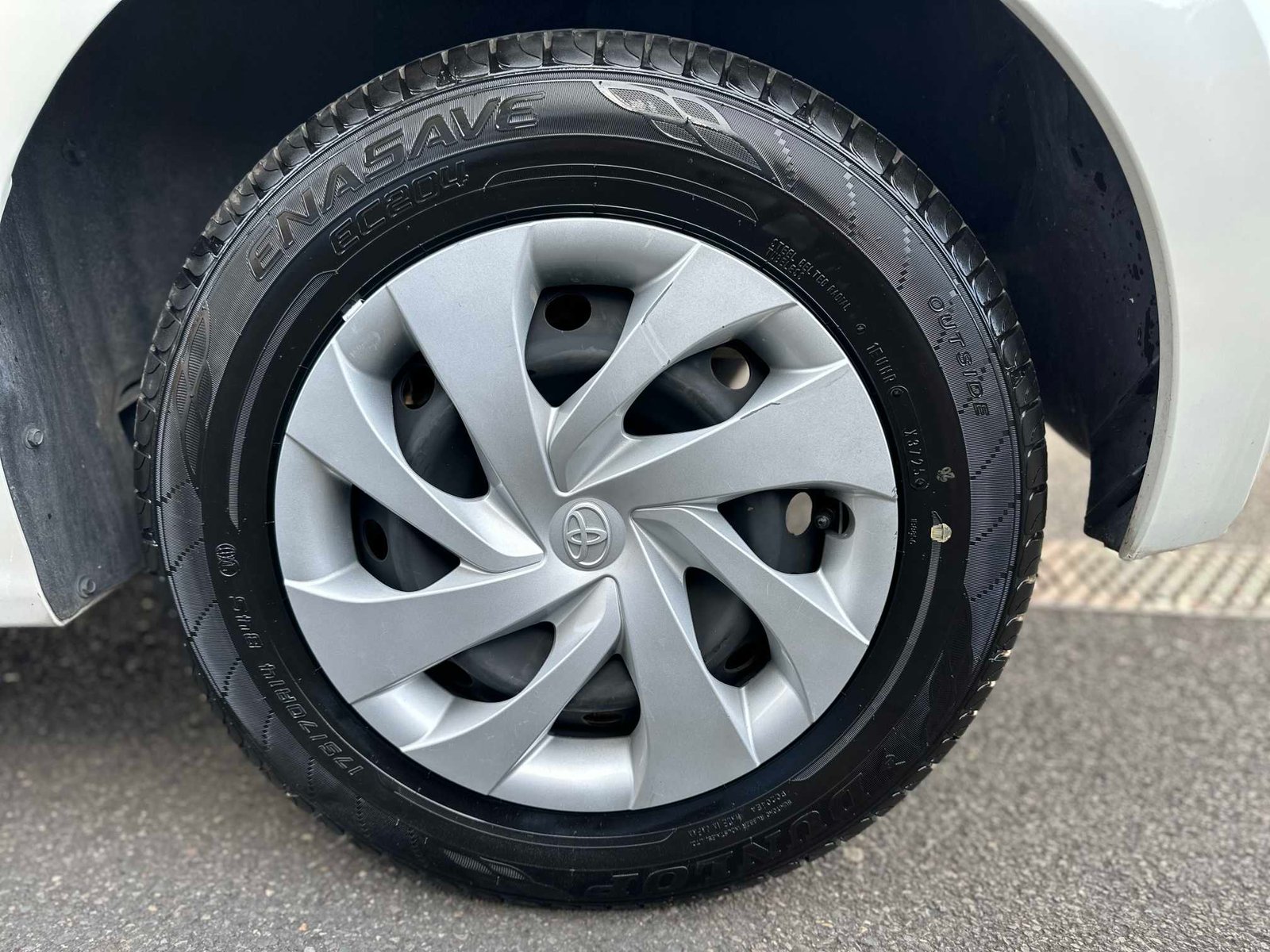 
Toyota Yaris 2020 Pearl White full									